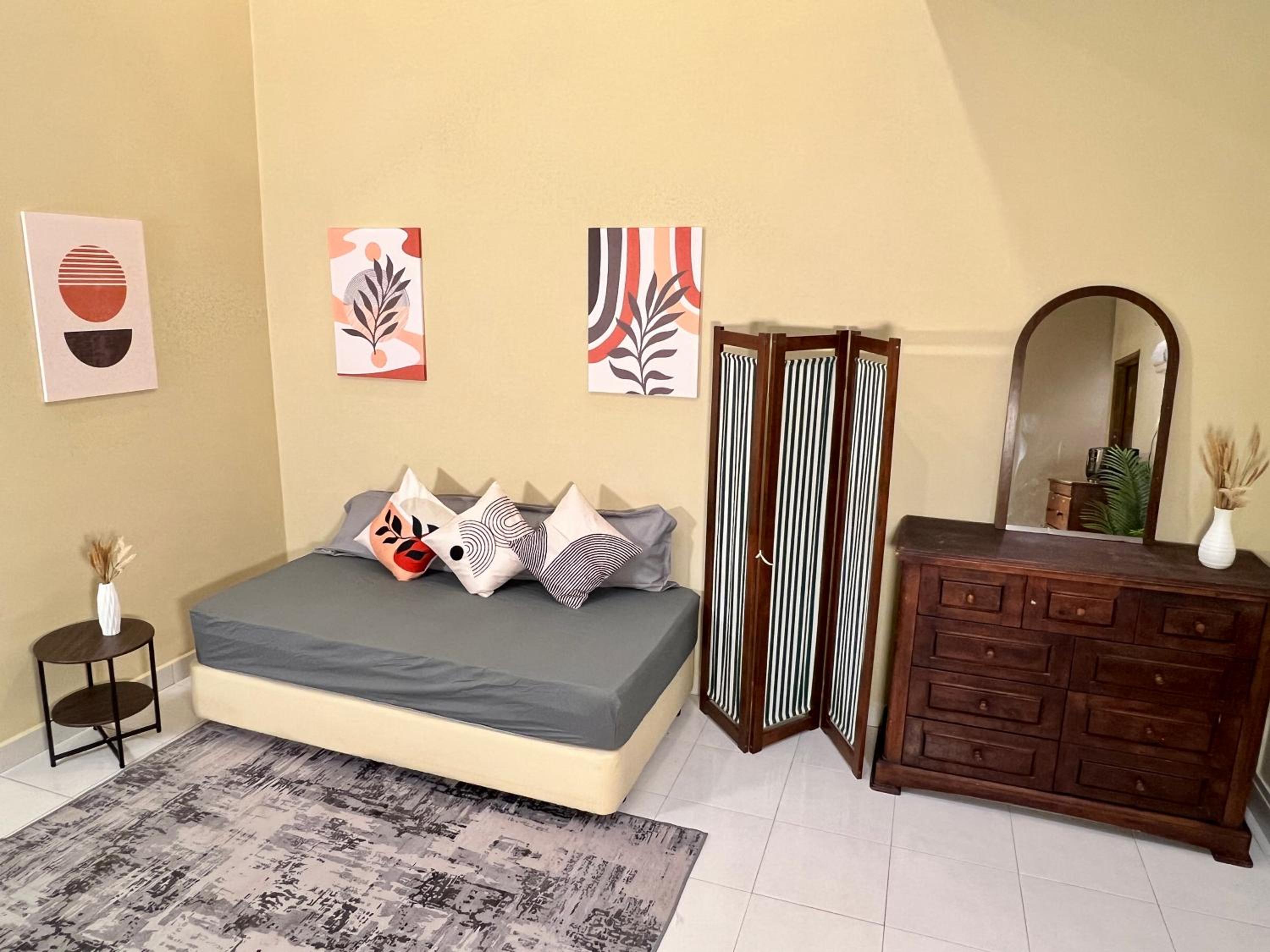 Mariahnna Home
