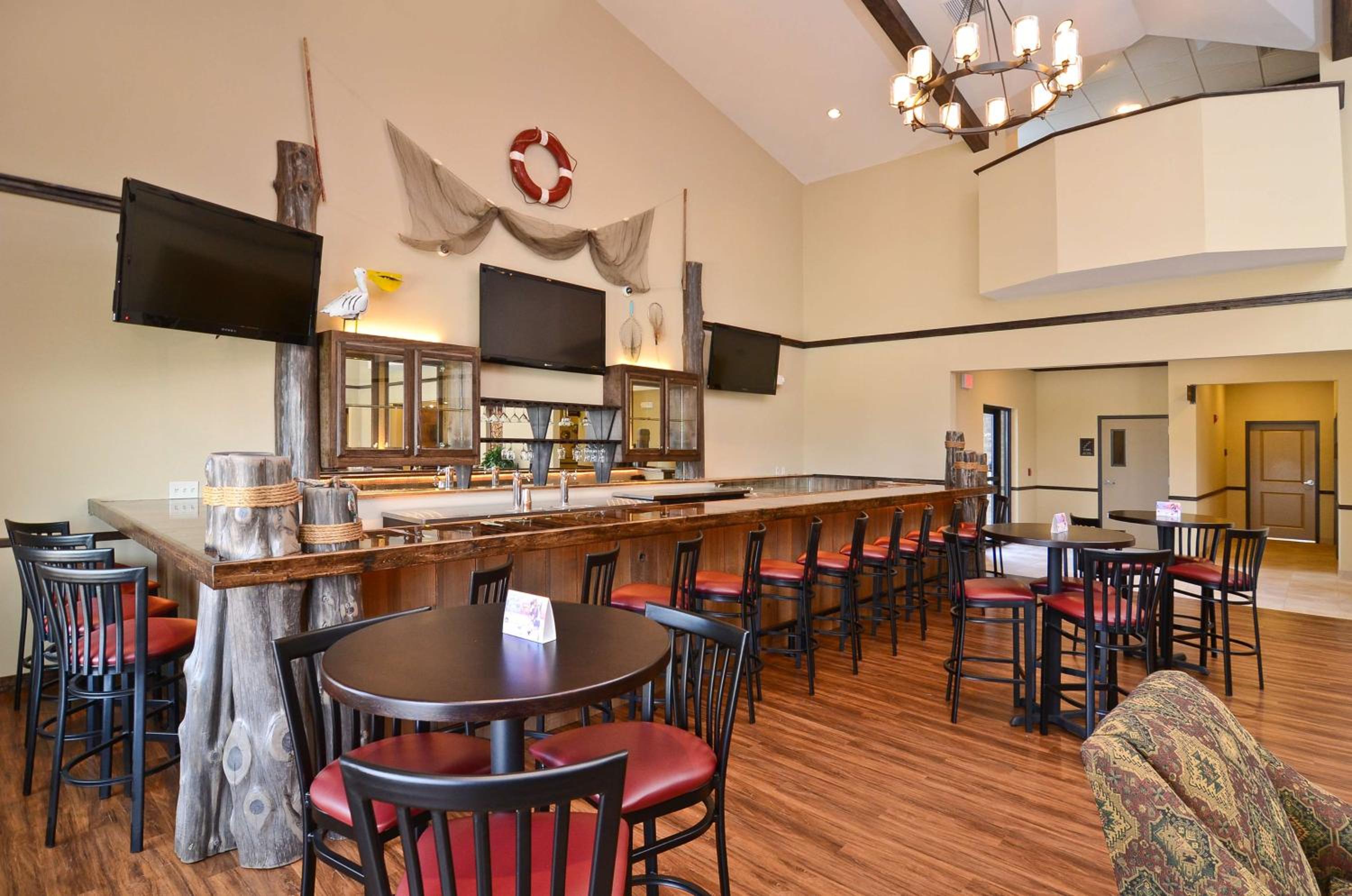 Sulphur Springs Vacations - Best Western Plus Emory at Lake Fork Inn  Suites - Property Image 4