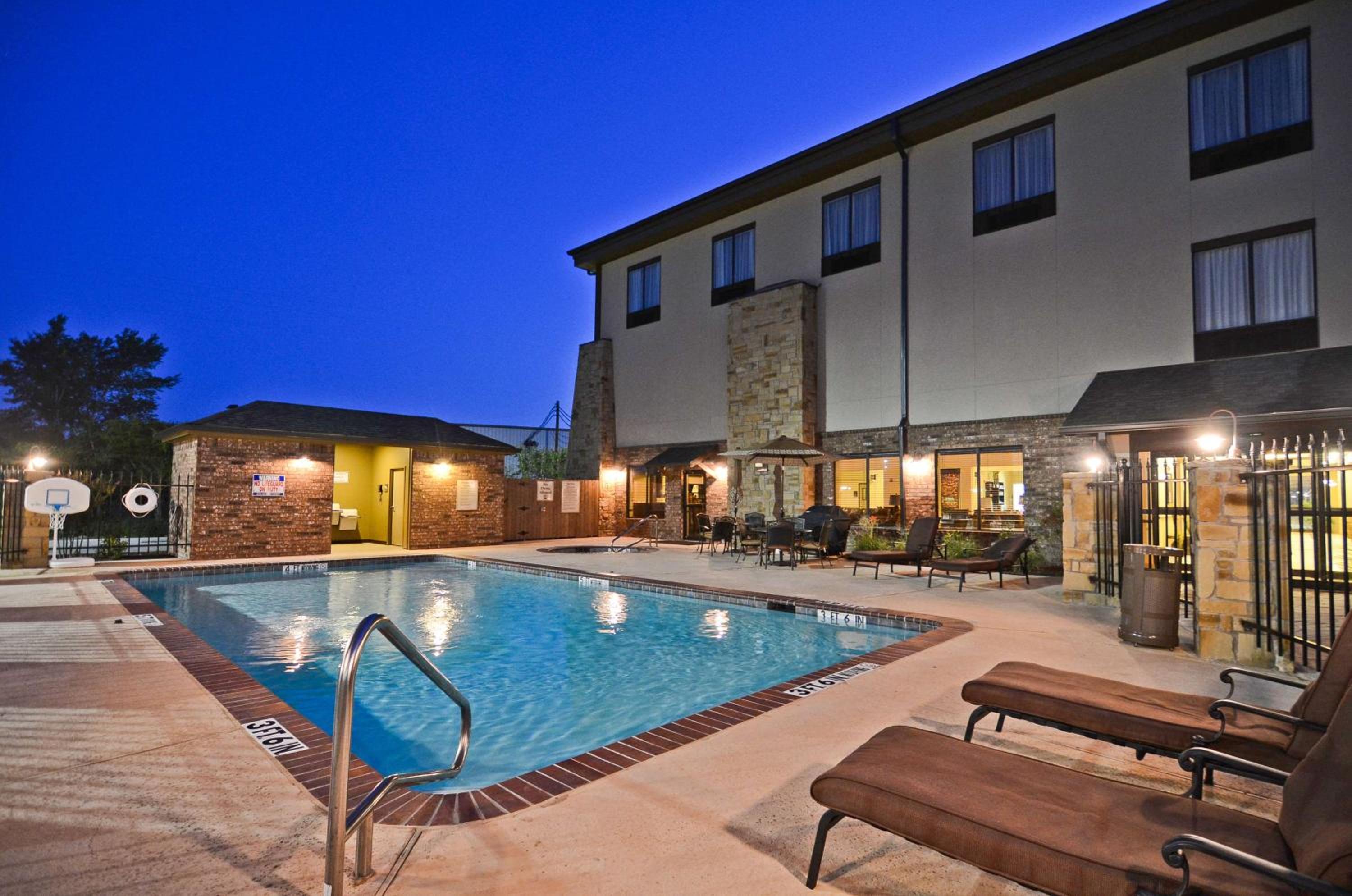 Sulphur Springs Vacations - Best Western Plus Emory at Lake Fork Inn  Suites - Property Image 3