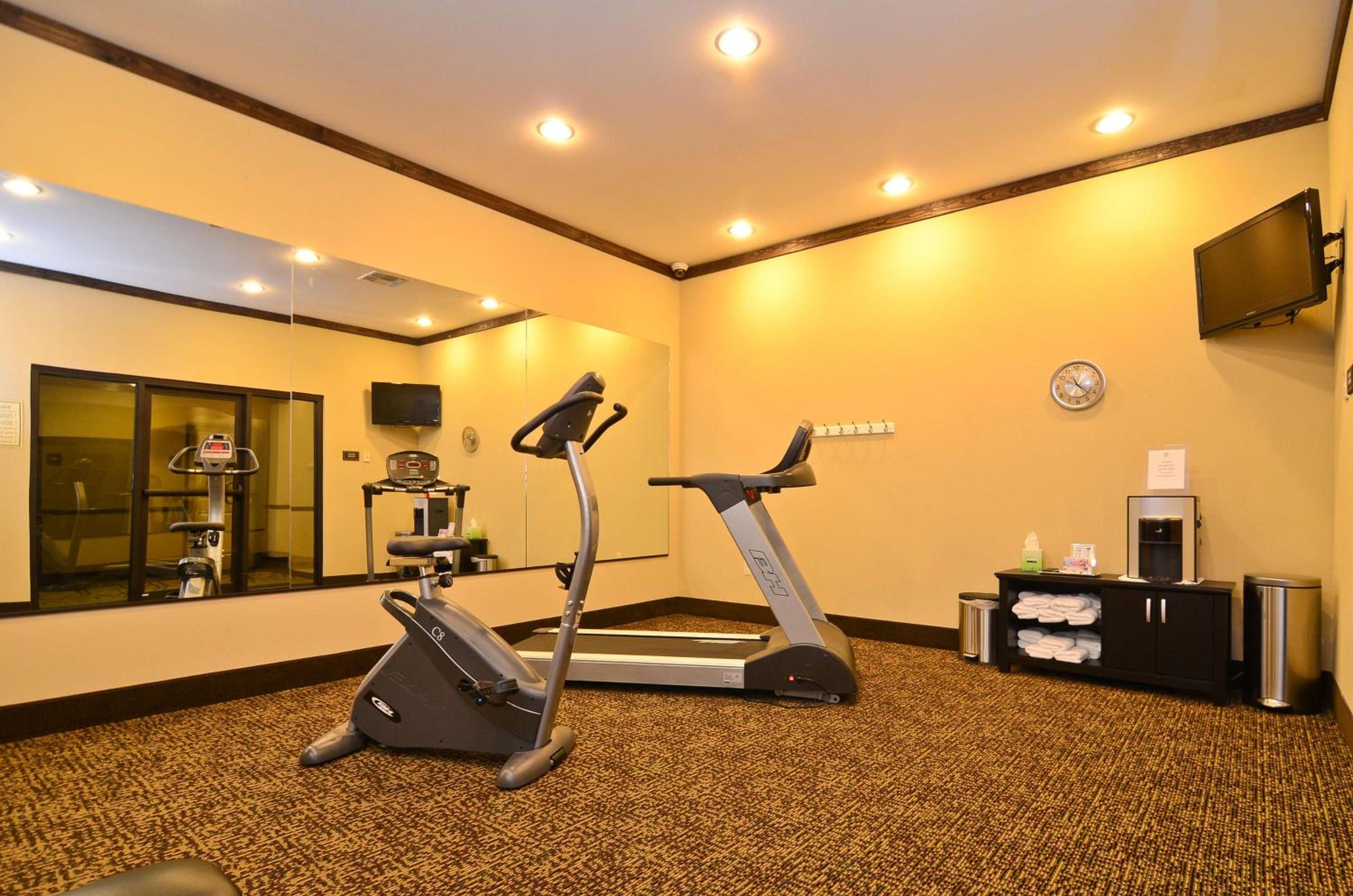 Best Western Plus Emory at Lake Fork Inn  Suites - Property Image 10