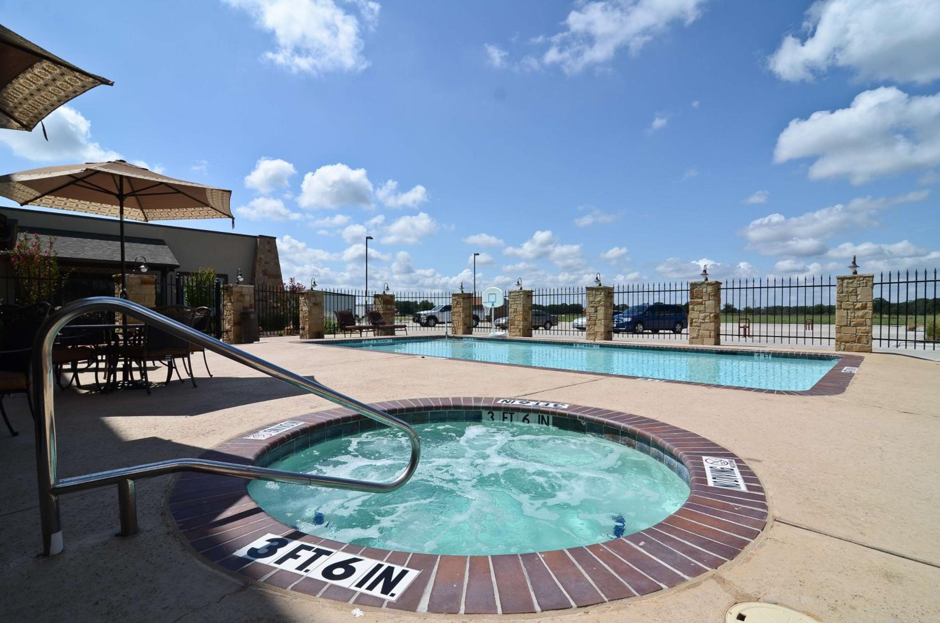 Best Western Plus Emory at Lake Fork Inn  Suites - Property Image 3