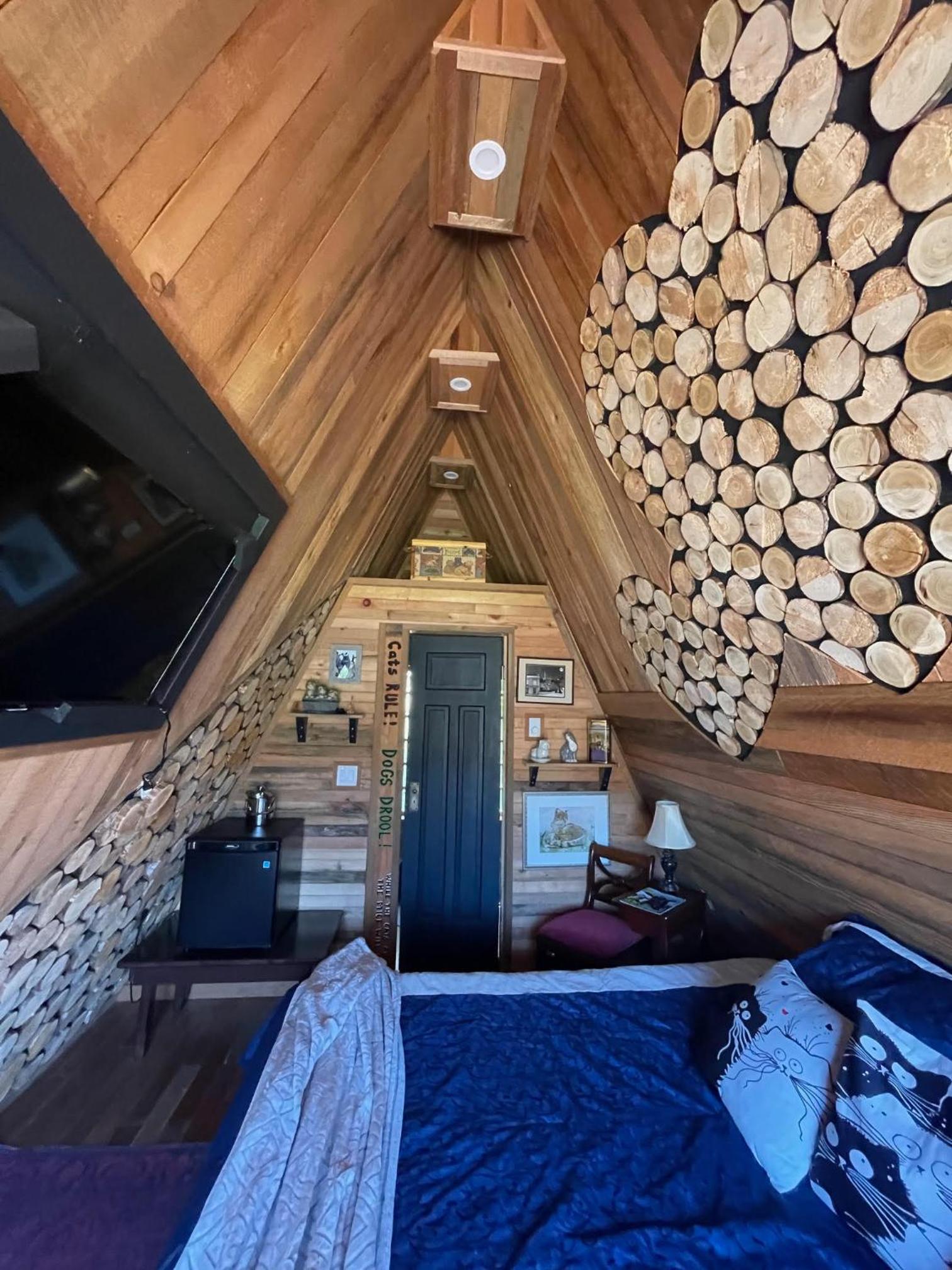 Bratty Catty Cabin