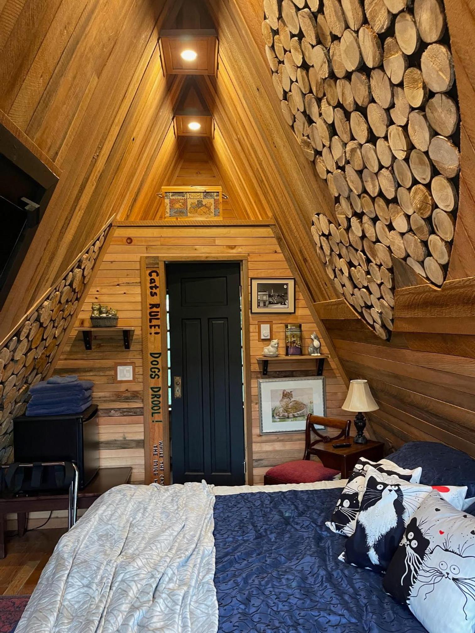 Bratty Catty Cabin