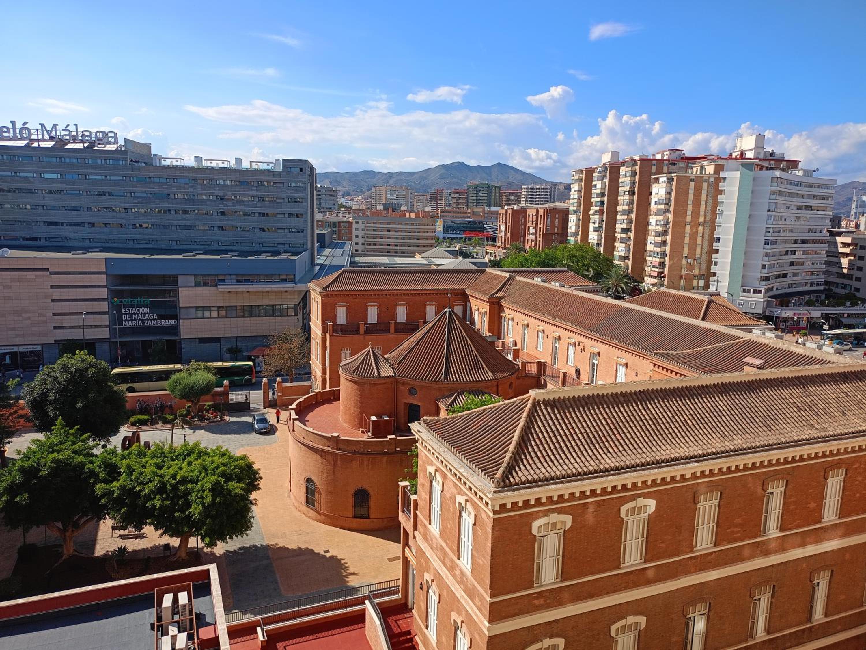 B Habitación preciosa grande privada centro Málaga y cerca de la playa Wi-Fi