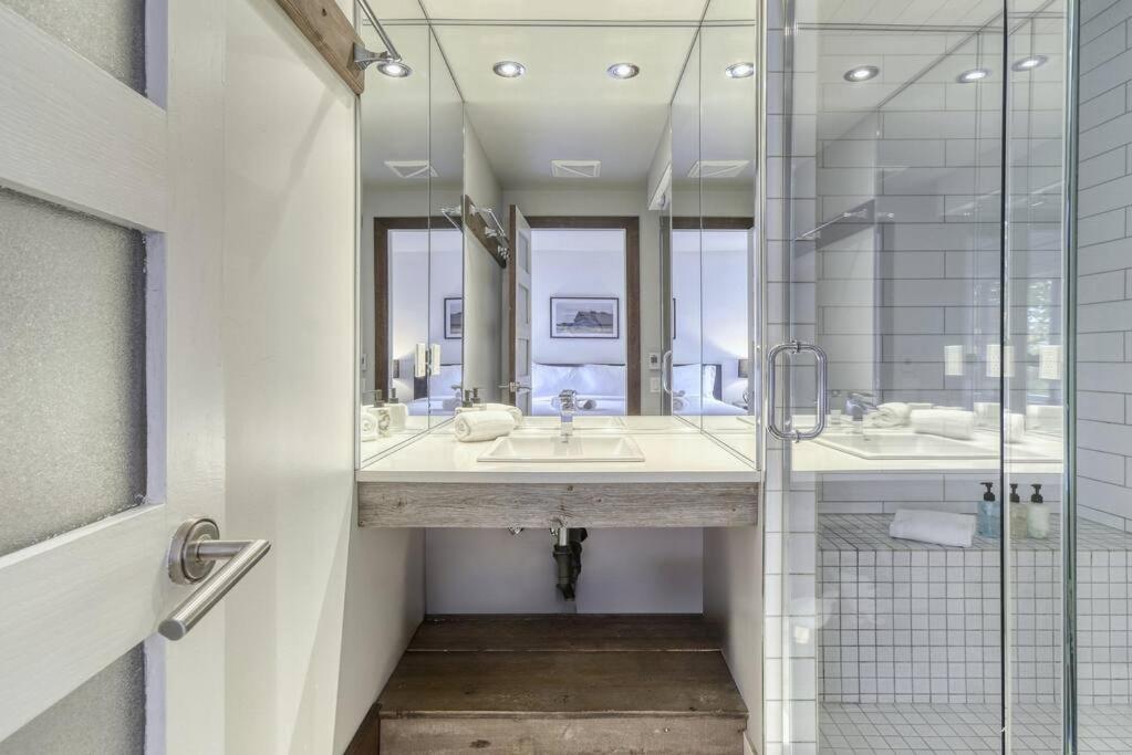 Le Chic Cabriolet Cozy Ski Condo 300m to Lifts