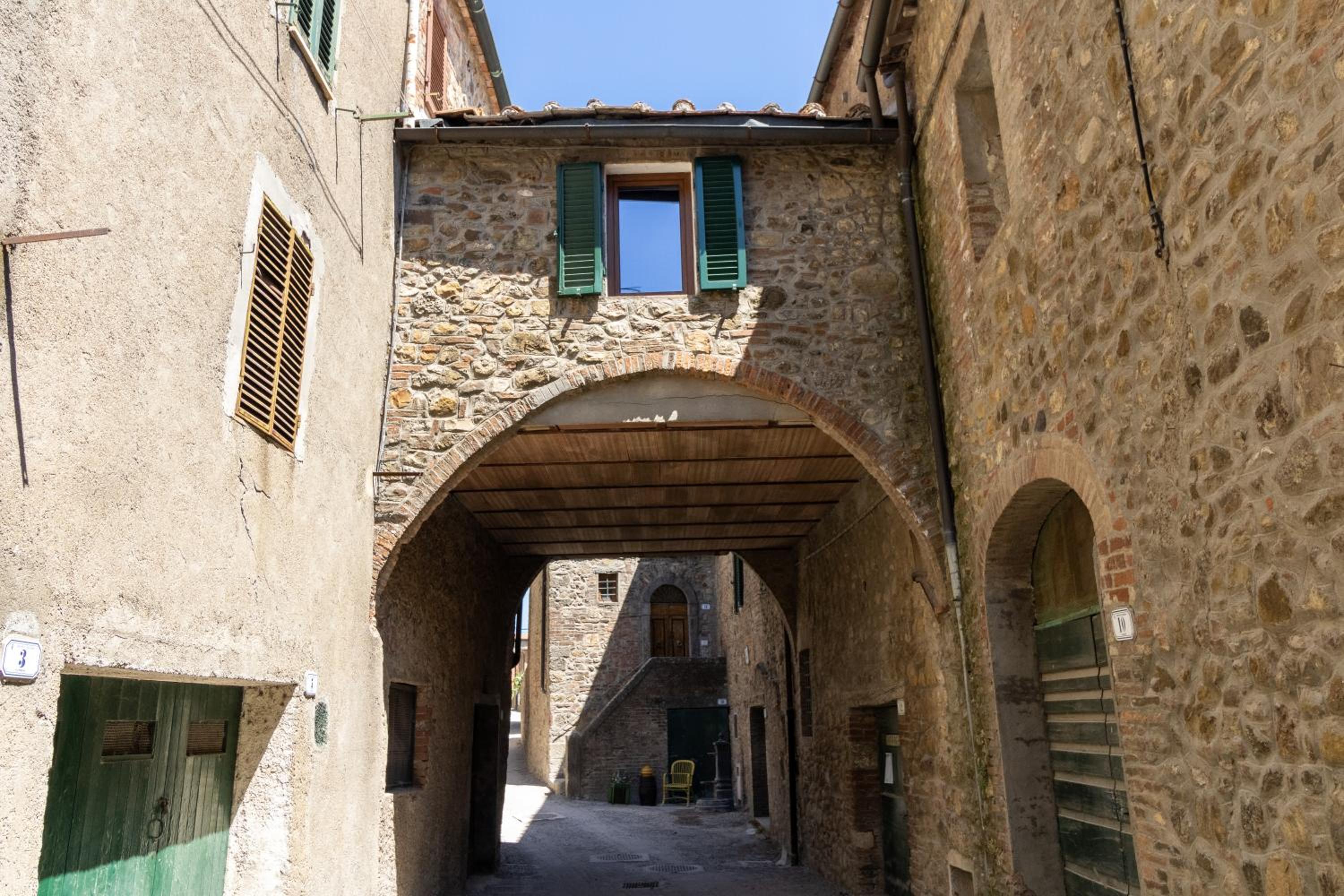 Photo 10