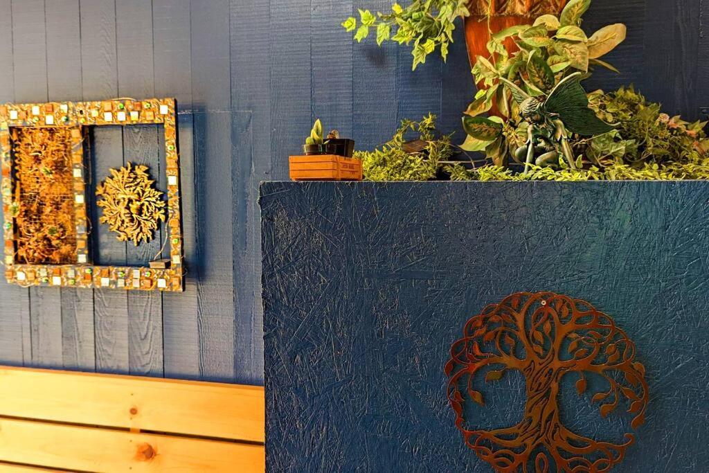 The Van Gogh Apartment - a cozy, creative retreat view 4