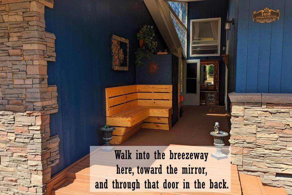 The Van Gogh Apartment - a cozy, creative retreat view 3