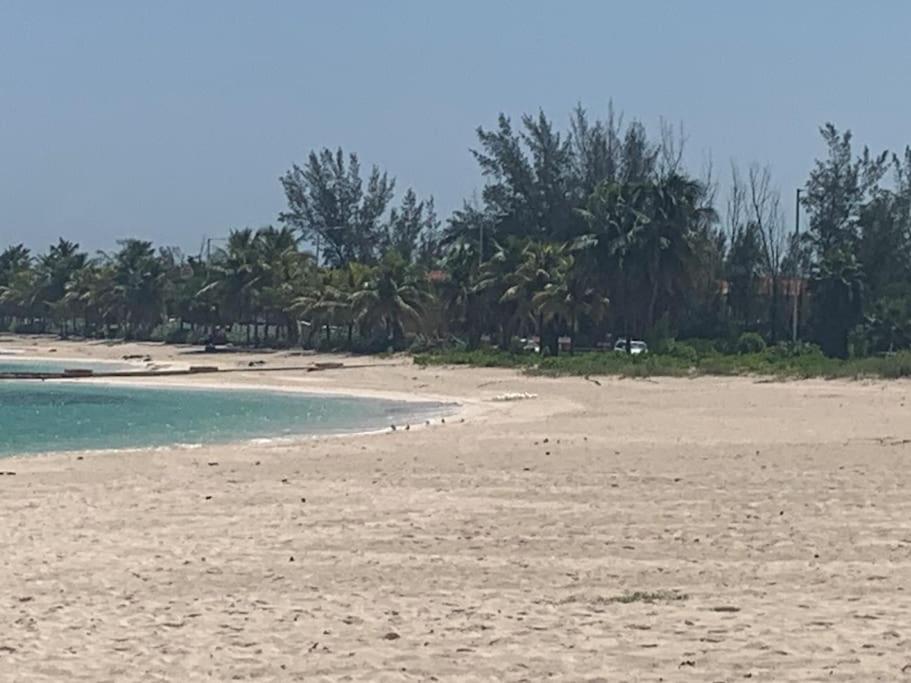 Saunders Beach Manor and Pool