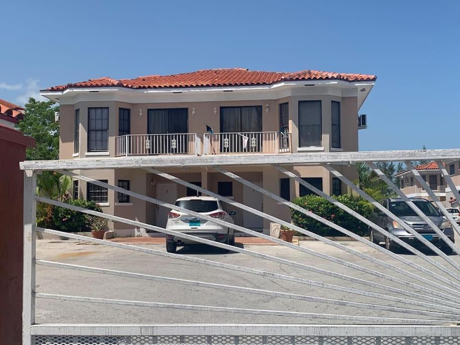 Saunders Beach Manor and Pool