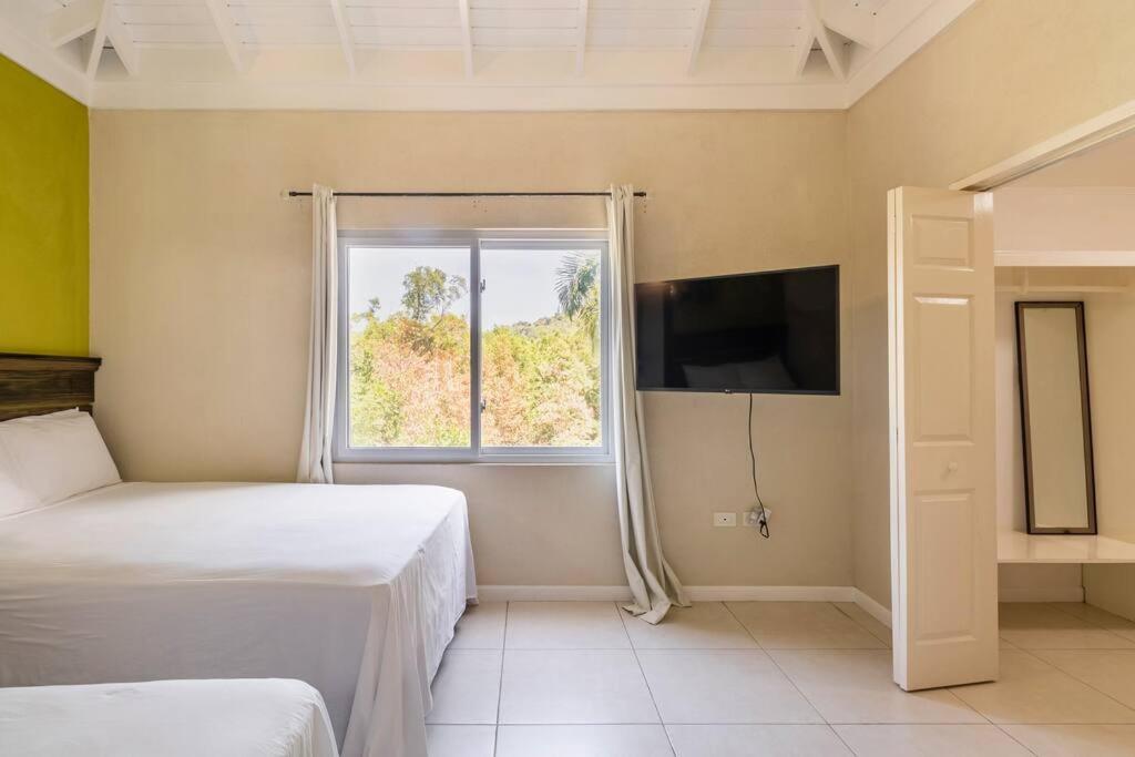 Two Bedroom Suite-Beach Restaurants Shop Nightlife view 3