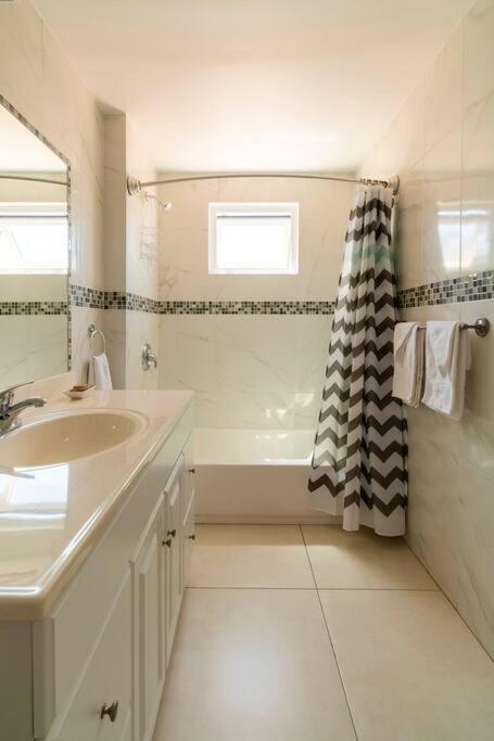 Two Bedroom Suite-Beach Restaurants Shop Nightlife view 4