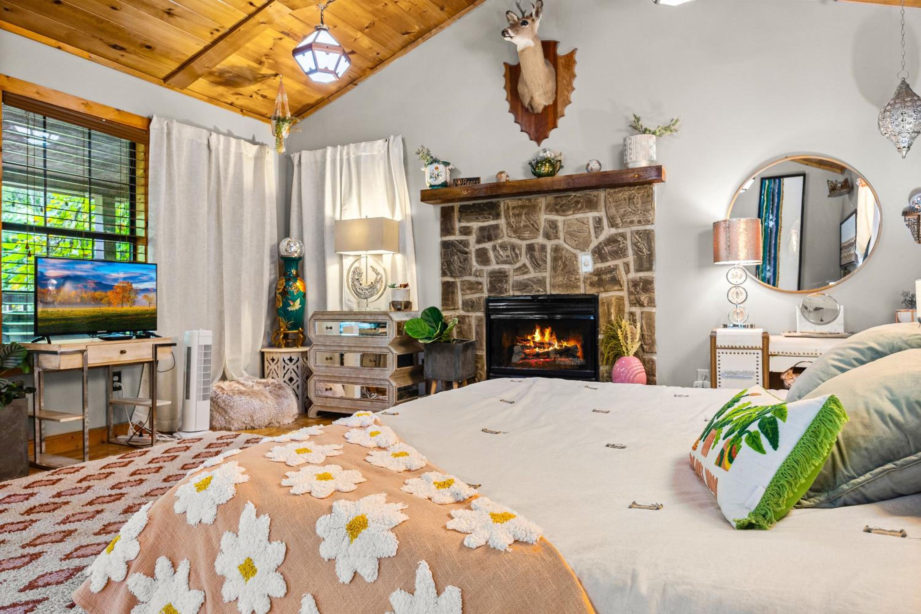 Romantic Cabin in the Sky with Hot Tub in Pigeon Forge view 5