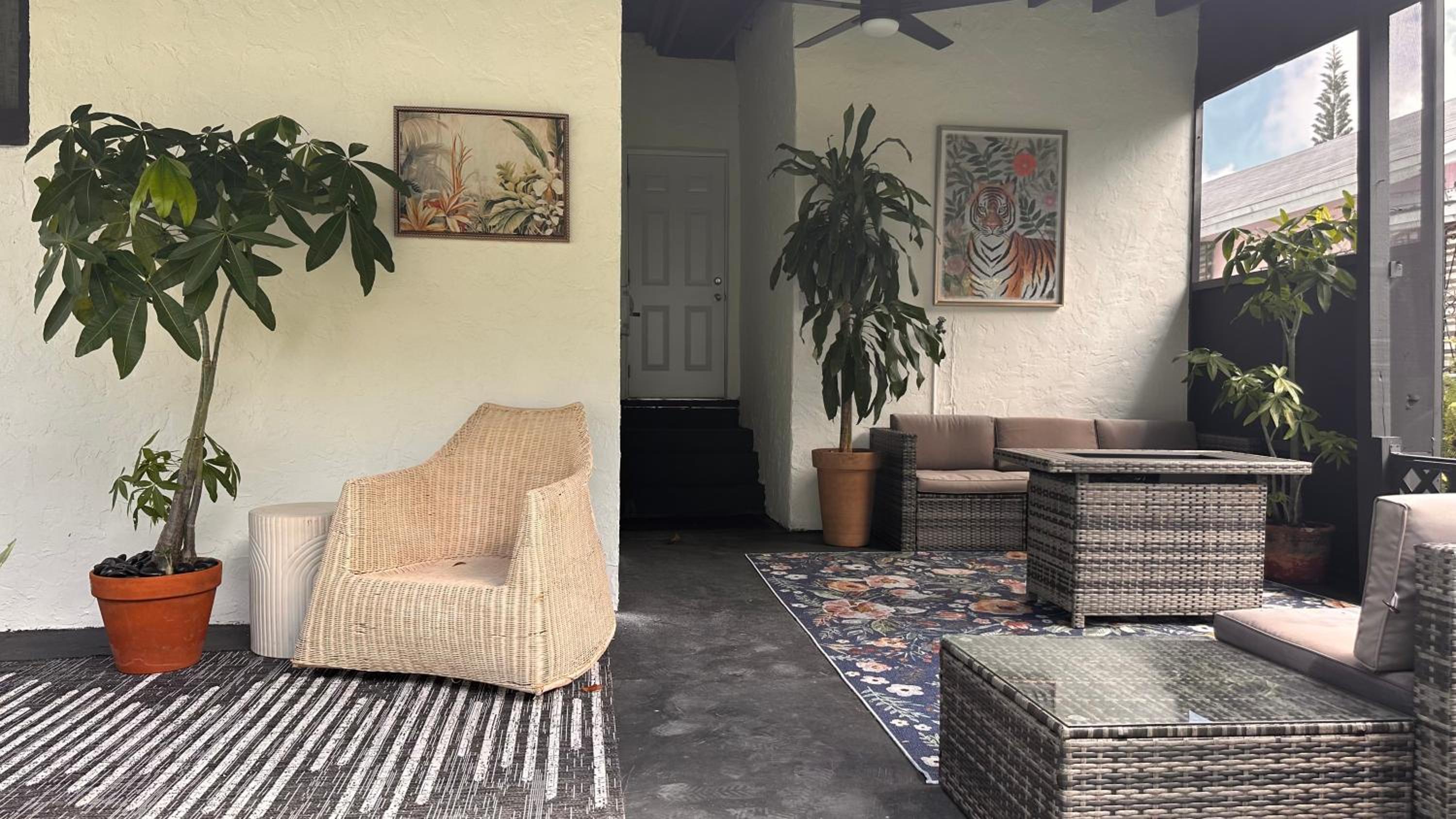 Charming Home Close to Beaches & Downtown