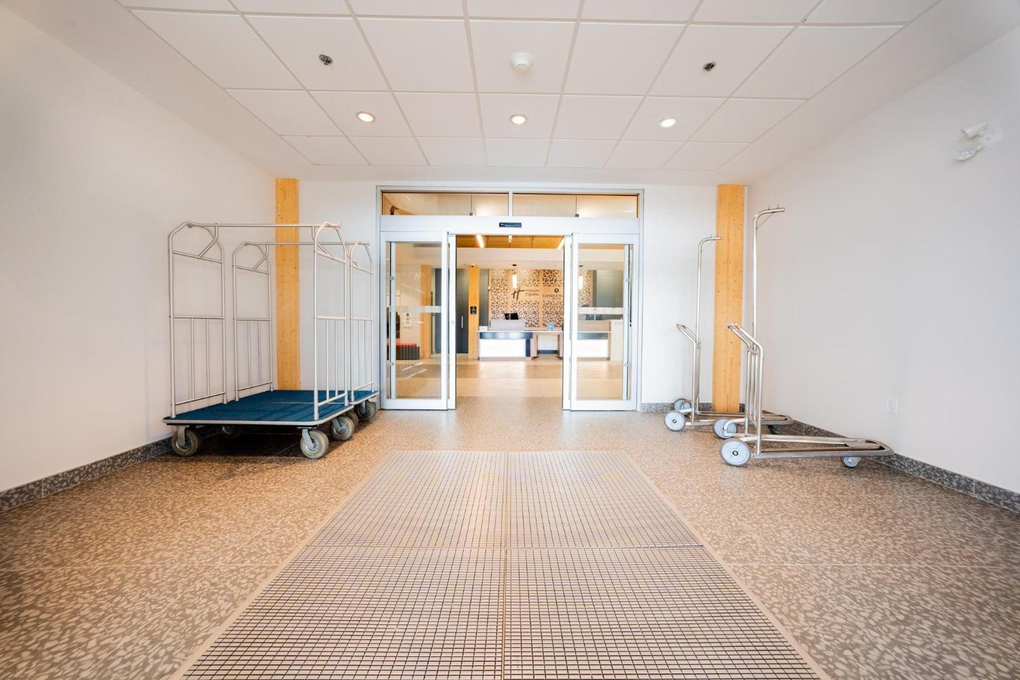 Trois-rivieres Vacations - Candlewood Suites Trois-Rivieres Ouest, an IHG Hotel - Property Image 13
