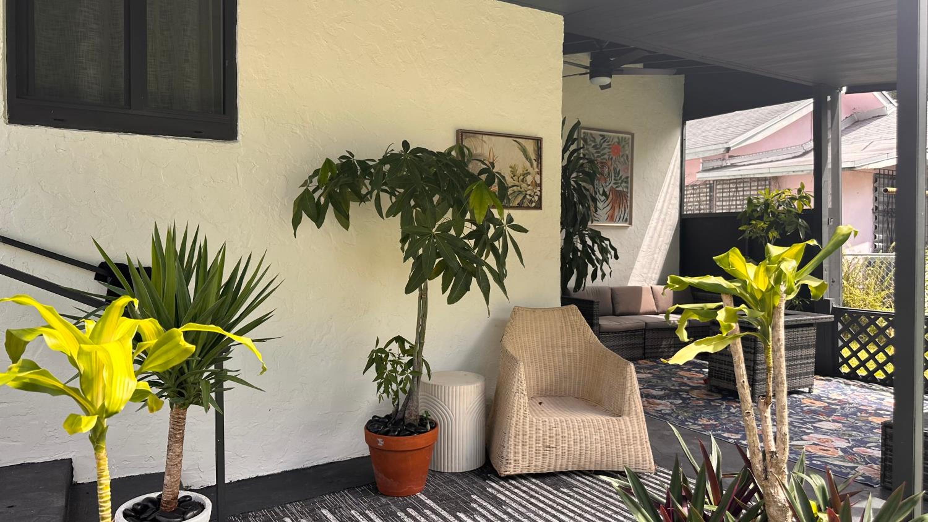 Charming Home Close to Beaches & Downtown