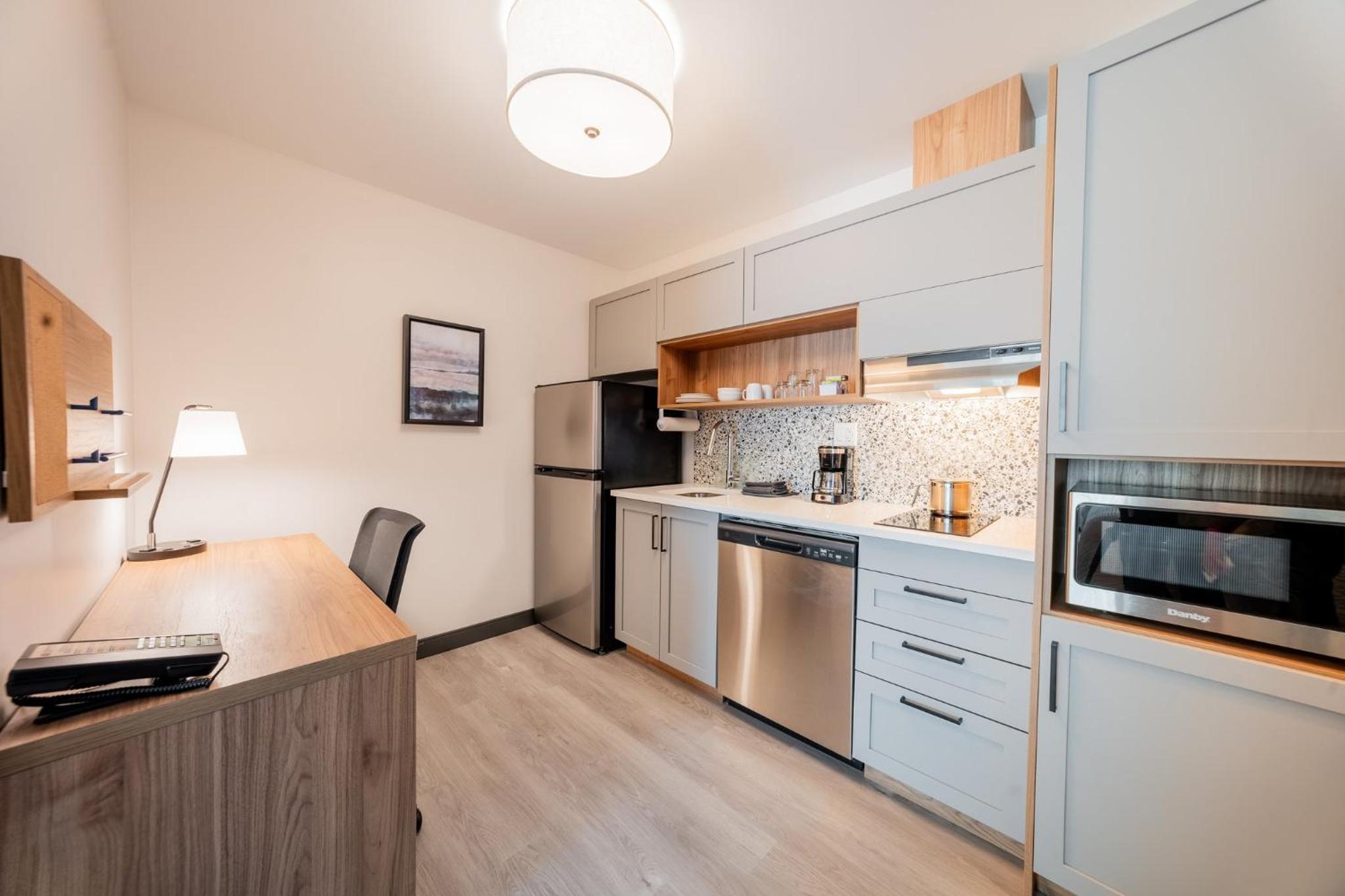 Trois-rivieres Vacations - Candlewood Suites Trois-Rivieres Ouest, an IHG Hotel - Property Image 25
