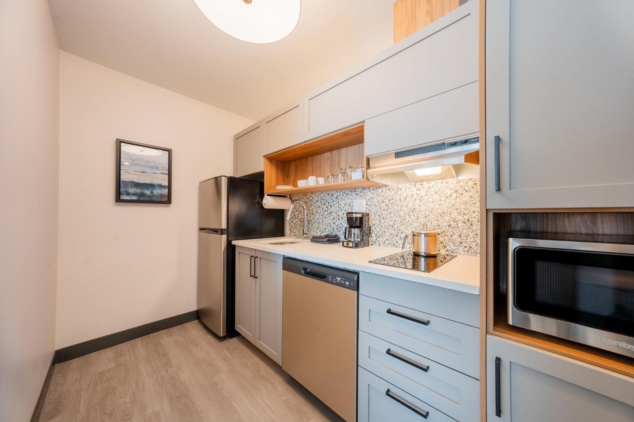 Trois-rivieres Vacations - Candlewood Suites Trois-Rivieres Ouest, an IHG Hotel - Property Image 26