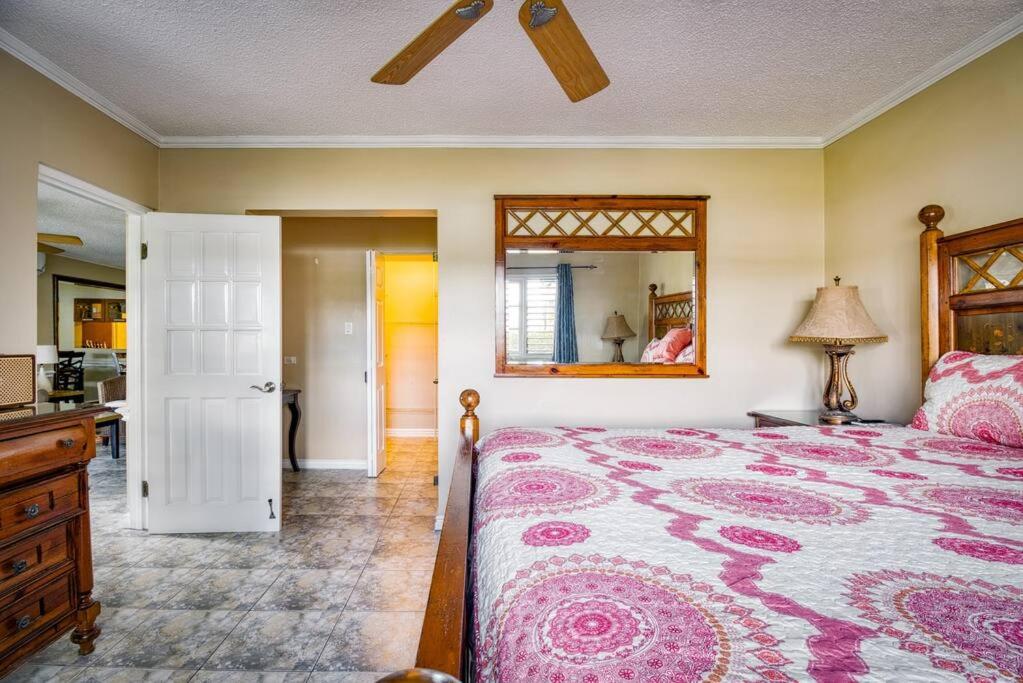 Two Bedroom Seafront Suite - Quiet & Relaxing view 2