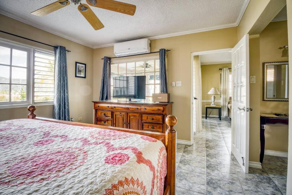 Two Bedroom Seafront Suite - Quiet & Relaxing view 5