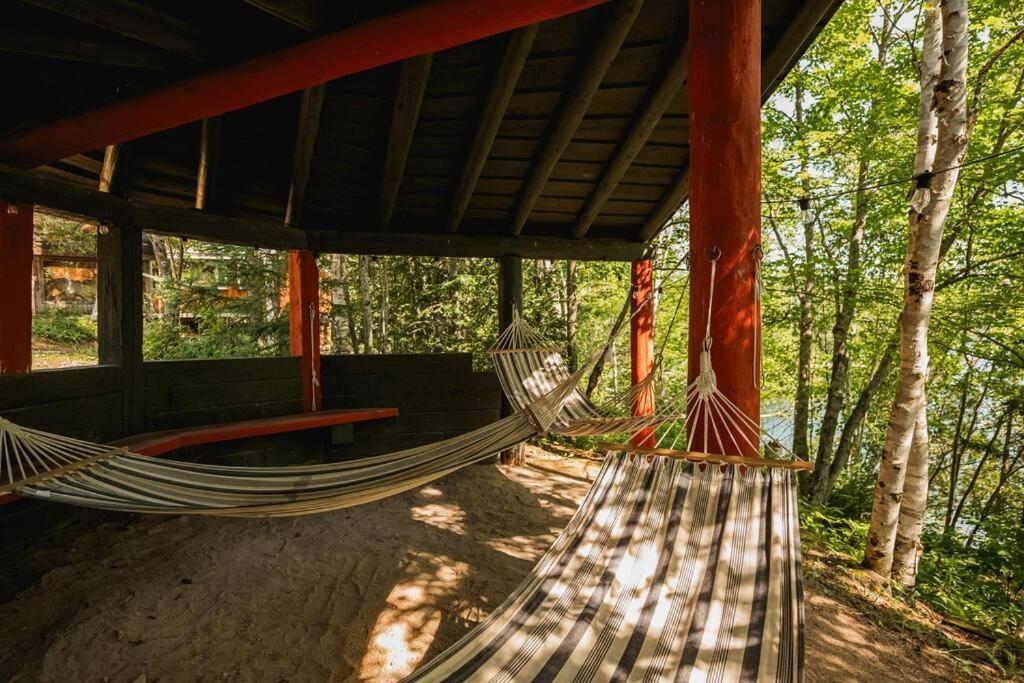 Charming Rustic Chalet on Lac Marie Louise