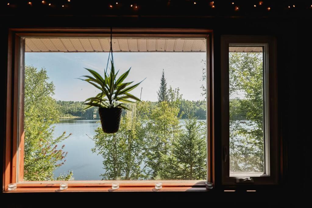 Charming Rustic Chalet on Lac Marie Louise