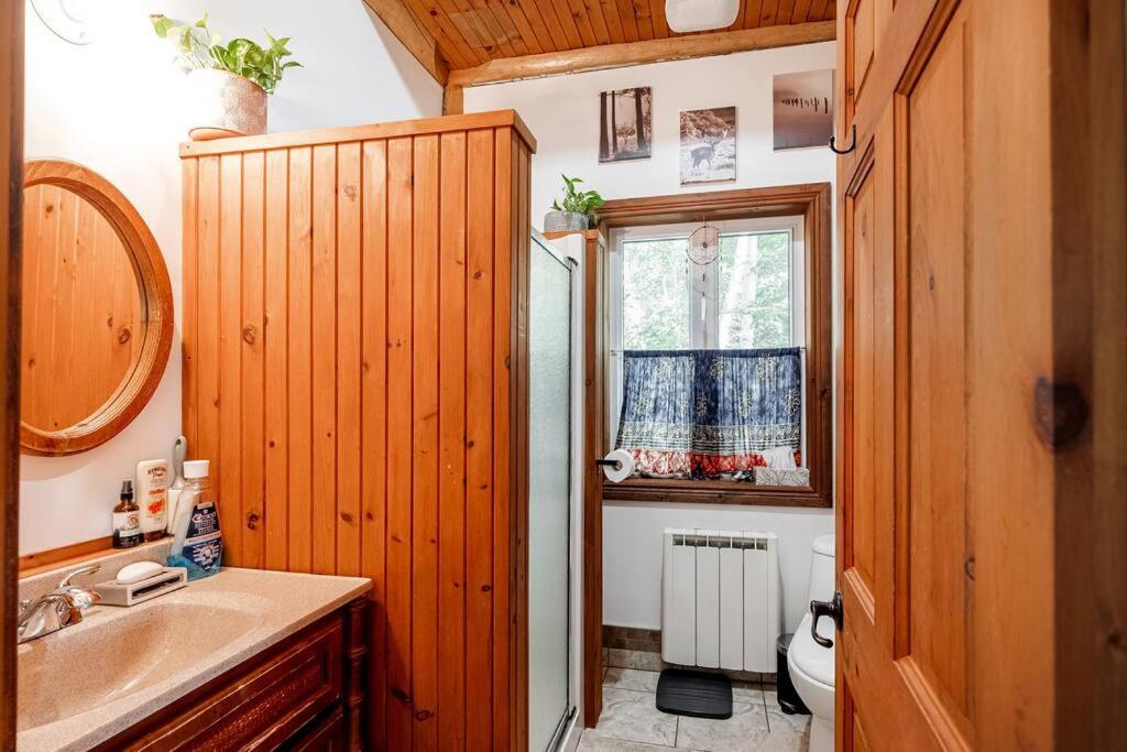 Charming Rustic Chalet on Lac Marie Louise