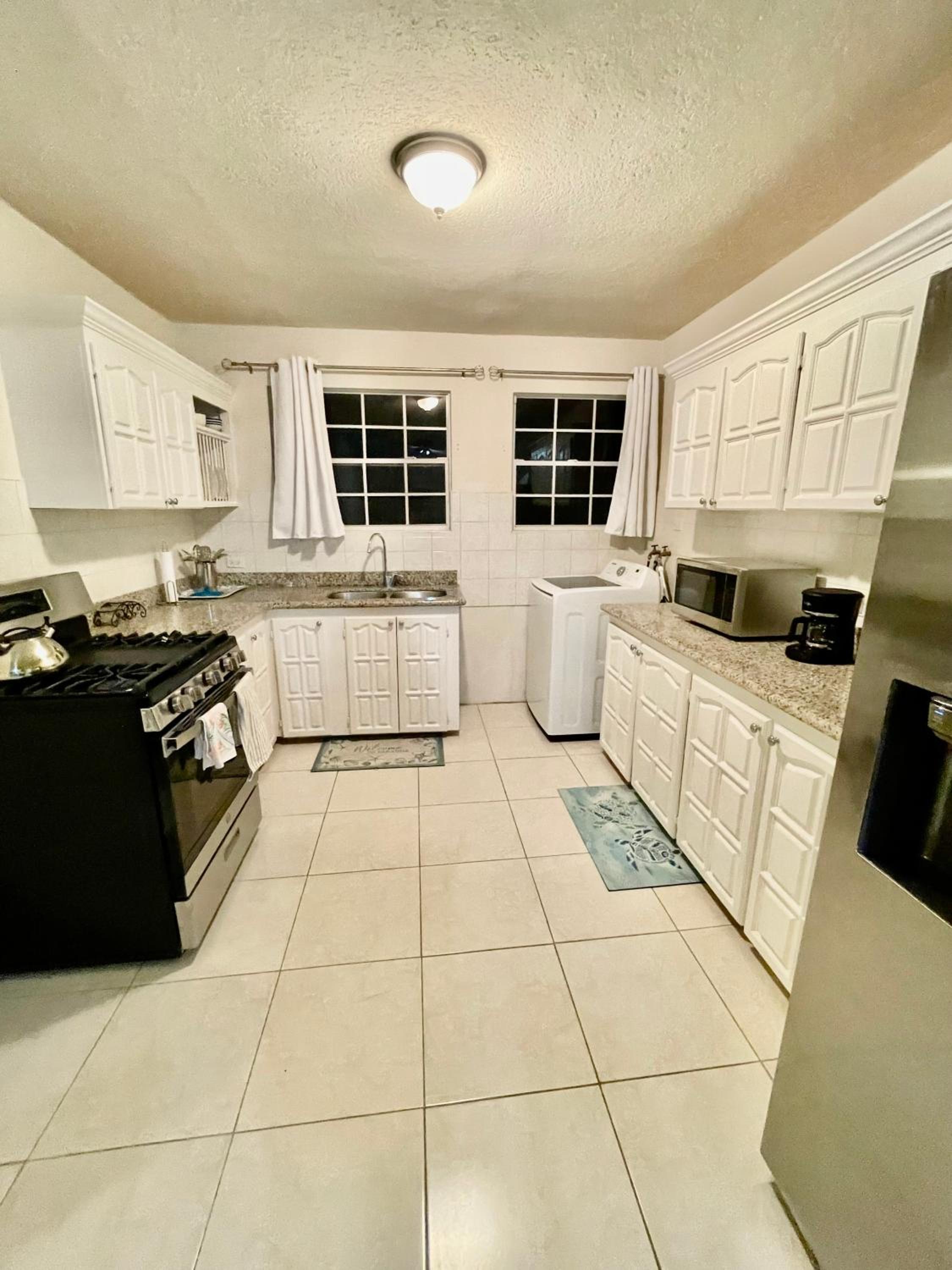 Seashades 2BR 1 full and 1 half bathrooms Condo with pool Close to beach Sleeps 4