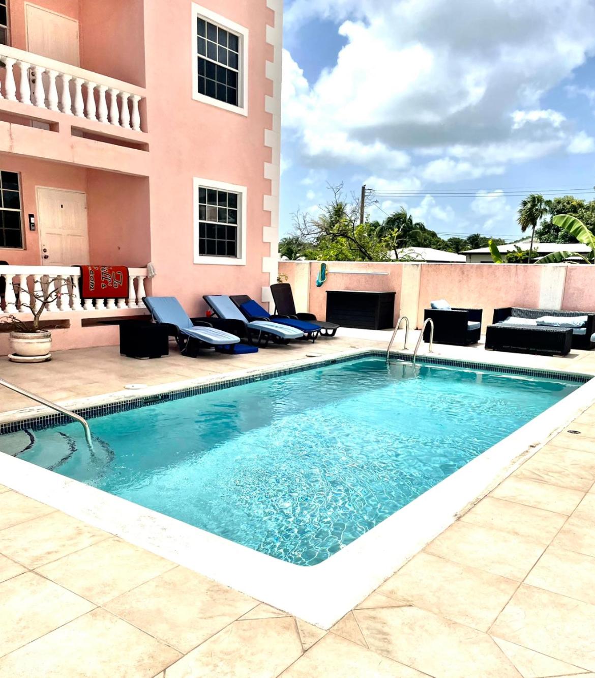 Seashades 2BR 1 full and 1 half bathrooms Condo with pool Close to beach Sleeps 4