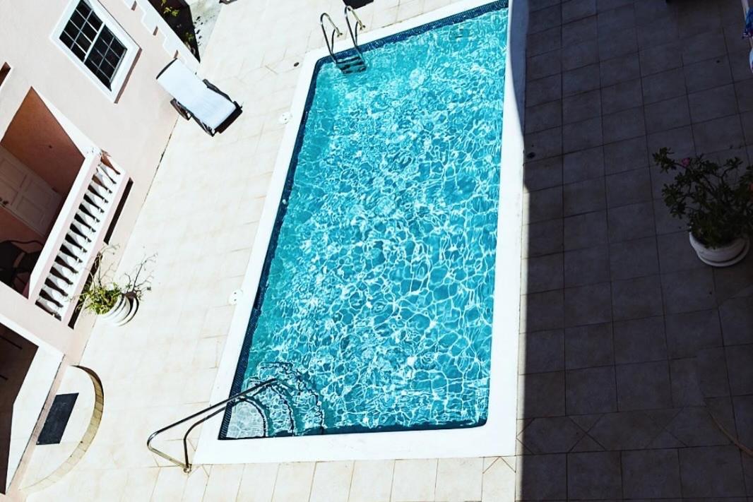 Seashades 2BR 1 full and 1 half bathrooms Condo with pool Close to beach Sleeps 4