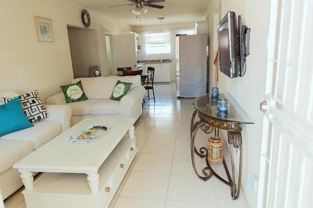 Seashades 2BR 1 full and 1 half bathrooms Condo with pool Close to beach Sleeps 4