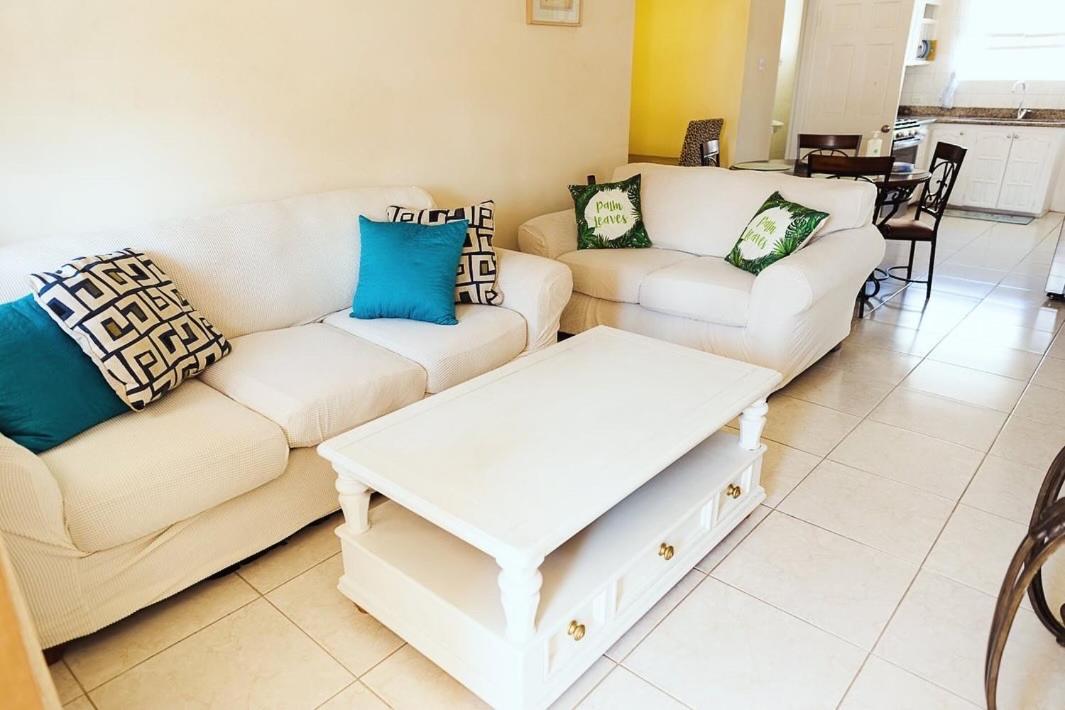 Seashades 2BR 1 full and 1 half bathrooms Condo with pool Close to beach Sleeps 4