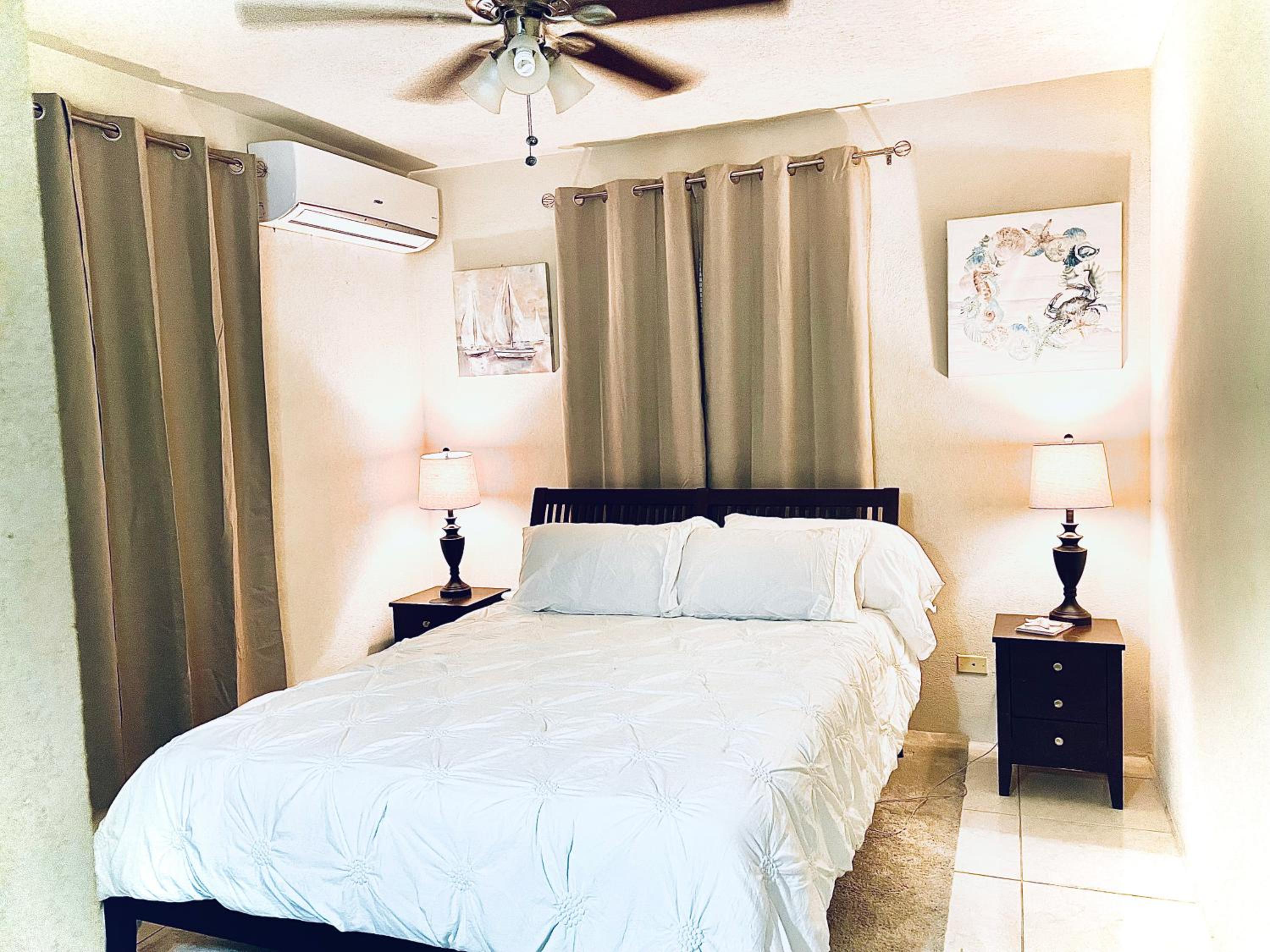 Seashades 2BR 1 full and 1 half bathrooms Condo with pool Close to beach Sleeps 4