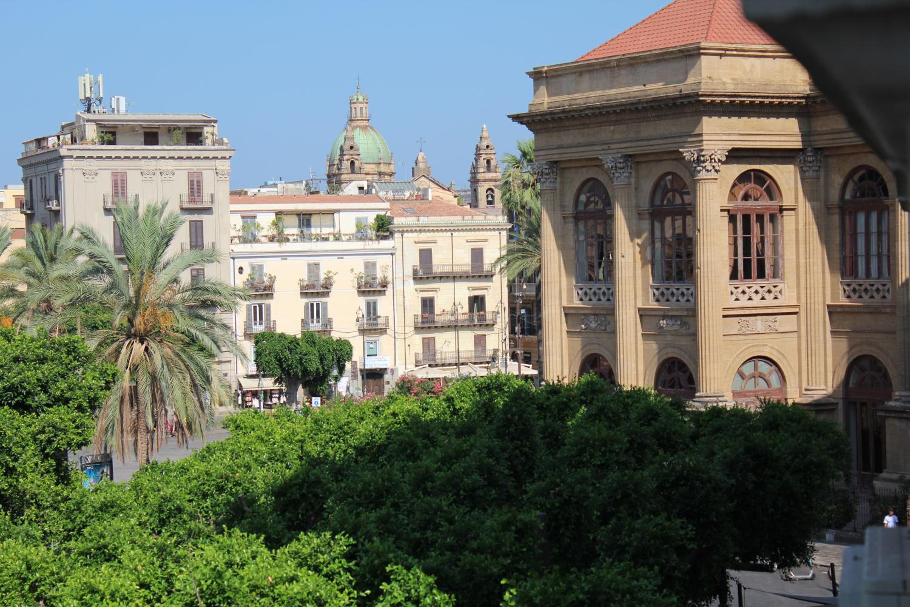 Hotel FALSTAFF Rooms & Suites - Image 1