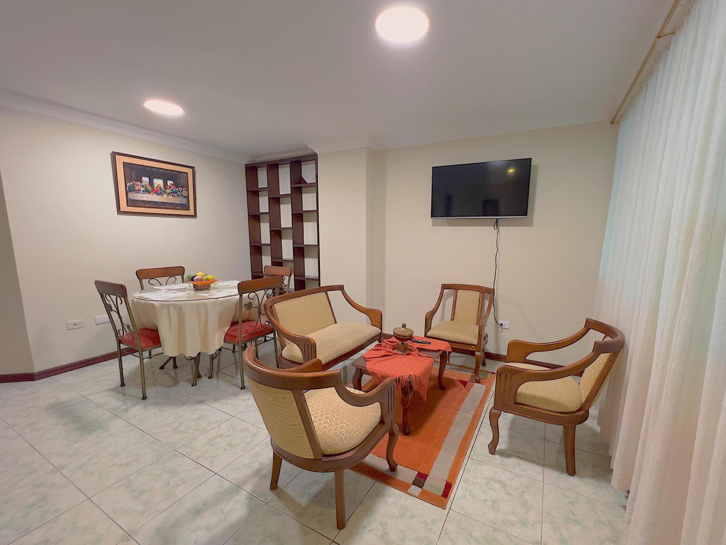 Hotel Departamento en el Centro con Garaje - Image 1