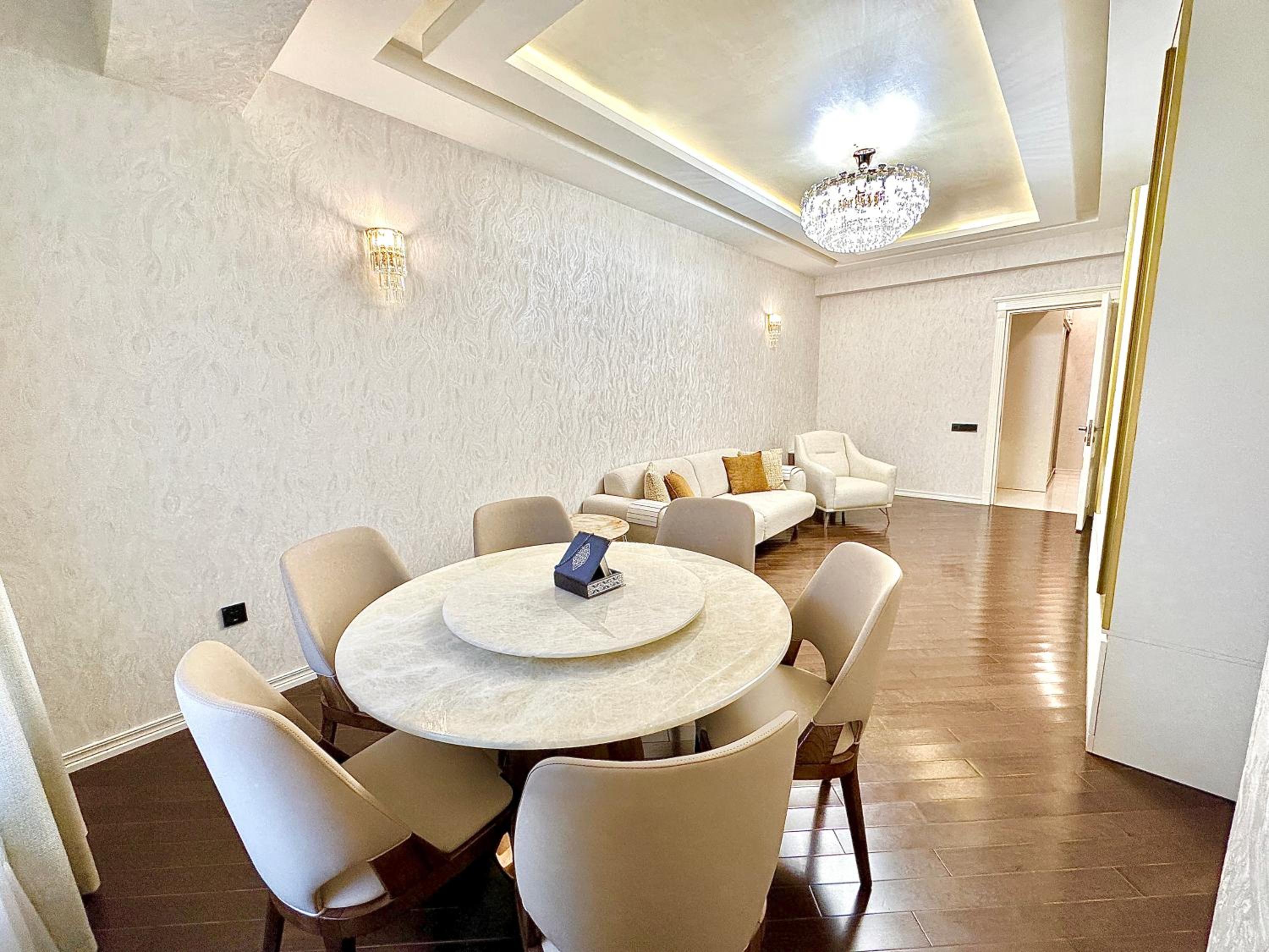 BAKU LUX Apartment with Flame Towers view
