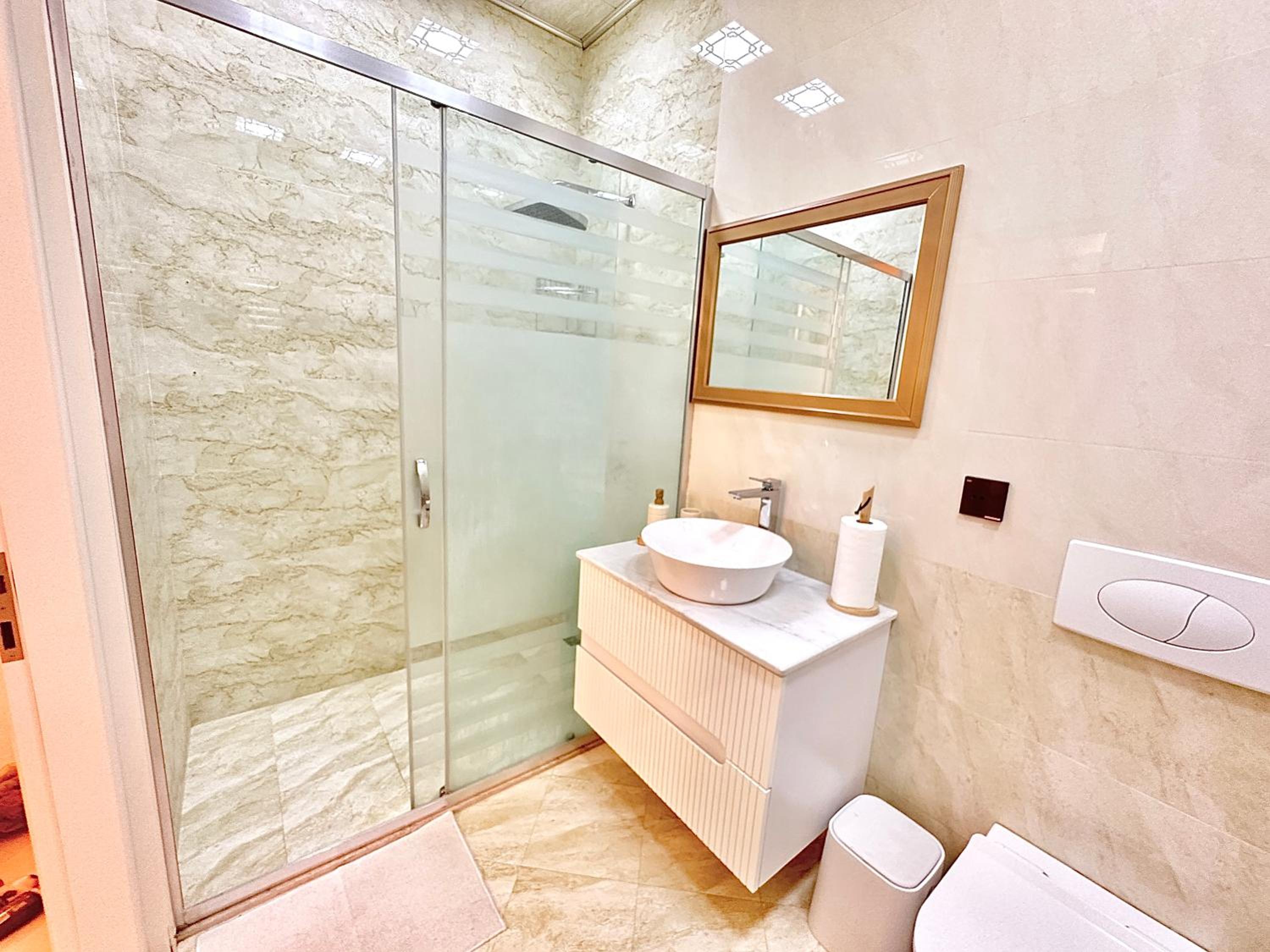 BAKU LUX Apartment with Flame Towers view