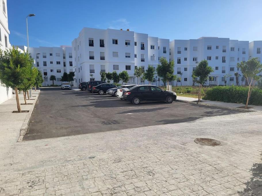 Cosy Apartment Near Beach & Airport view 3
