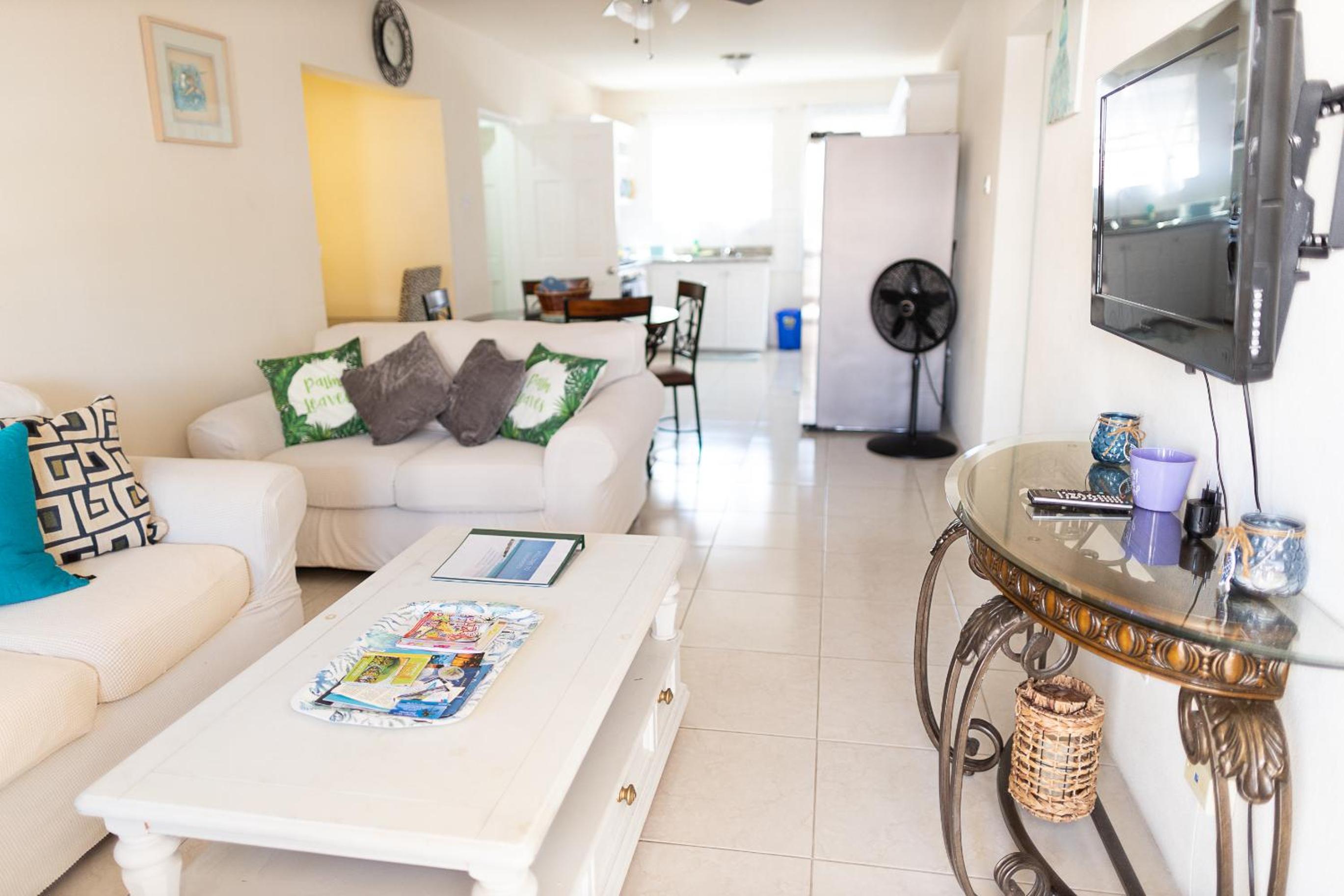 Seashades 2BR 1 full and 1 half bathrooms Condo with pool Close to beach Sleeps 4