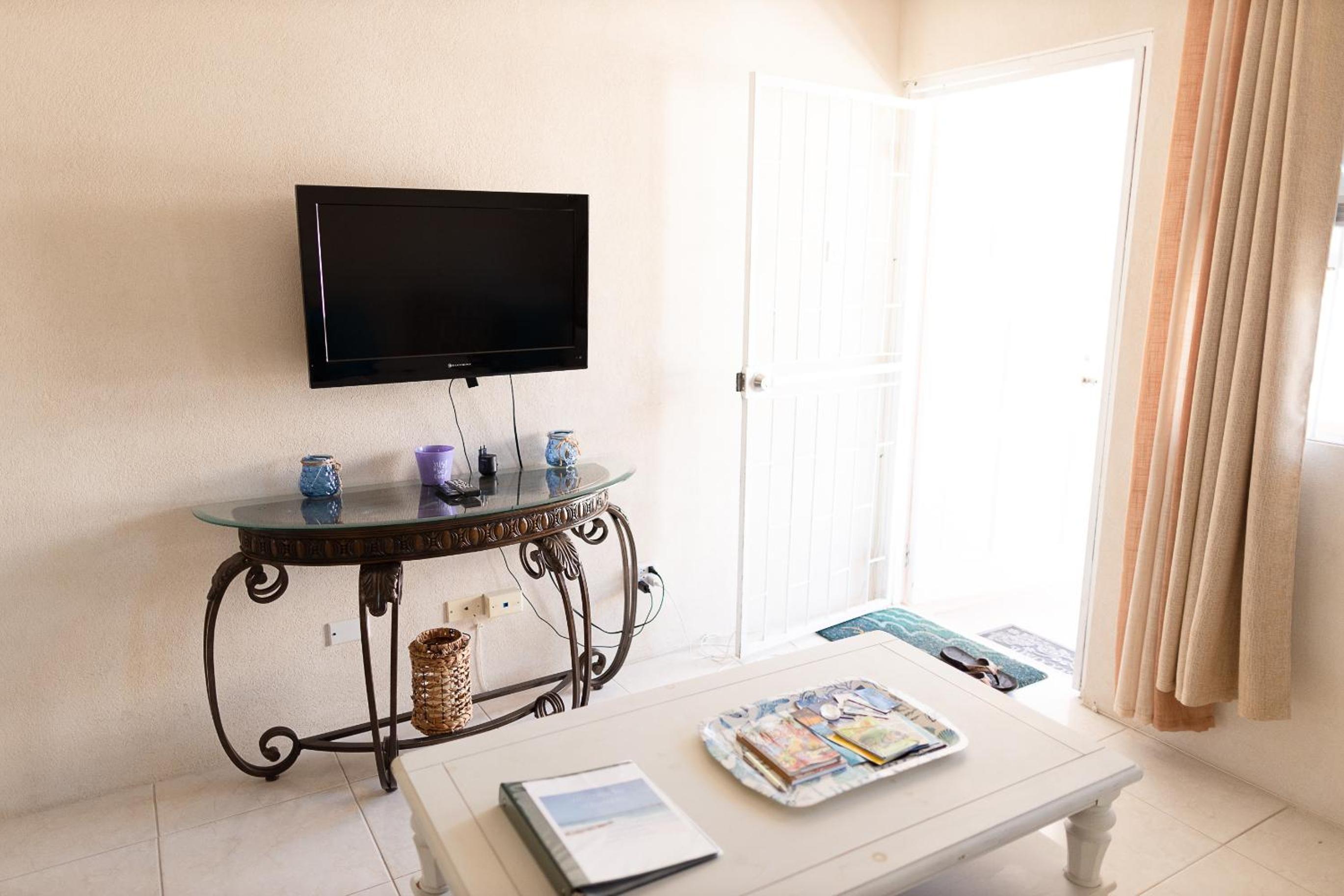 Seashades 2BR 1 full and 1 half bathrooms Condo with pool Close to beach Sleeps 4