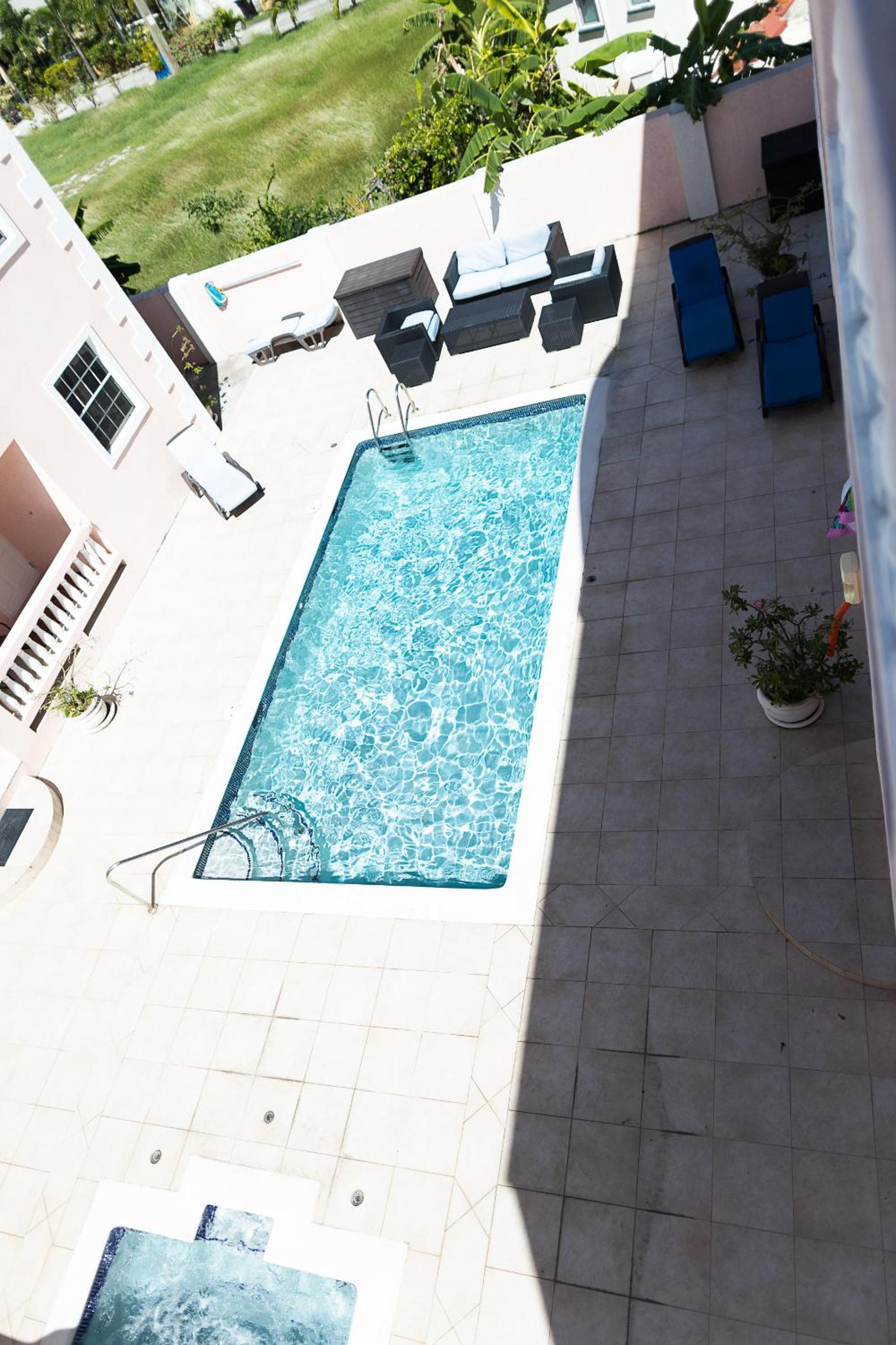 Seashades 2BR 1 full and 1 half bathrooms Condo with pool Close to beach Sleeps 4
