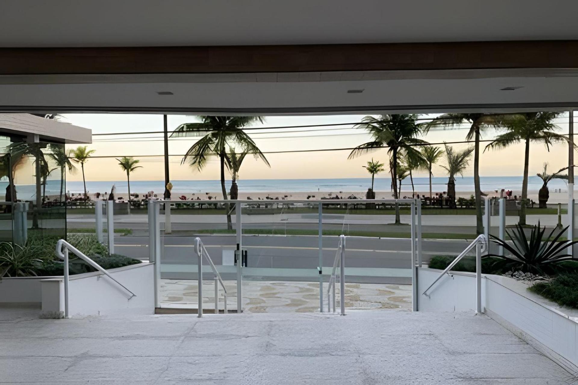 Apartamentos aconchegantes frente mar