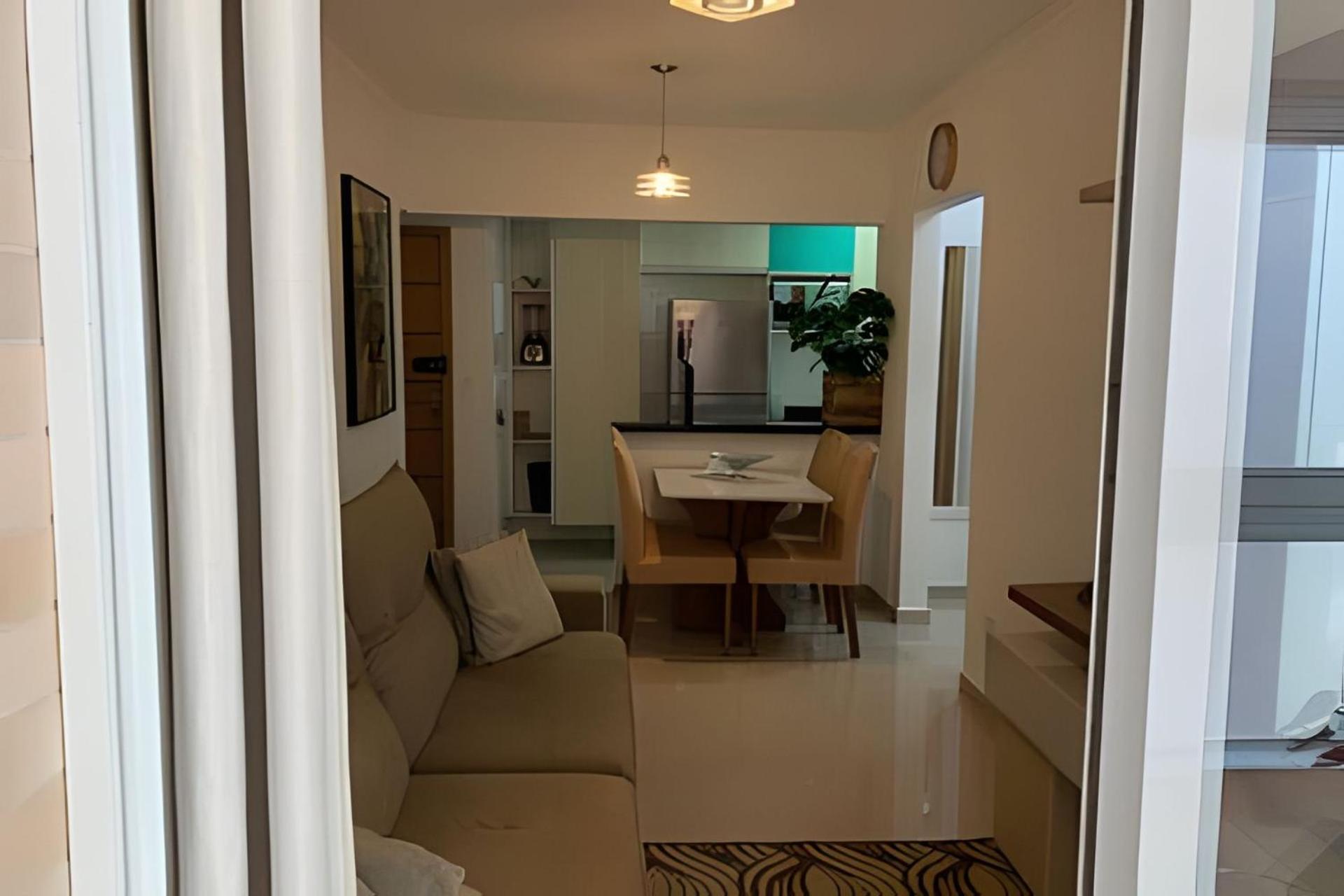 Apartamentos aconchegantes frente mar