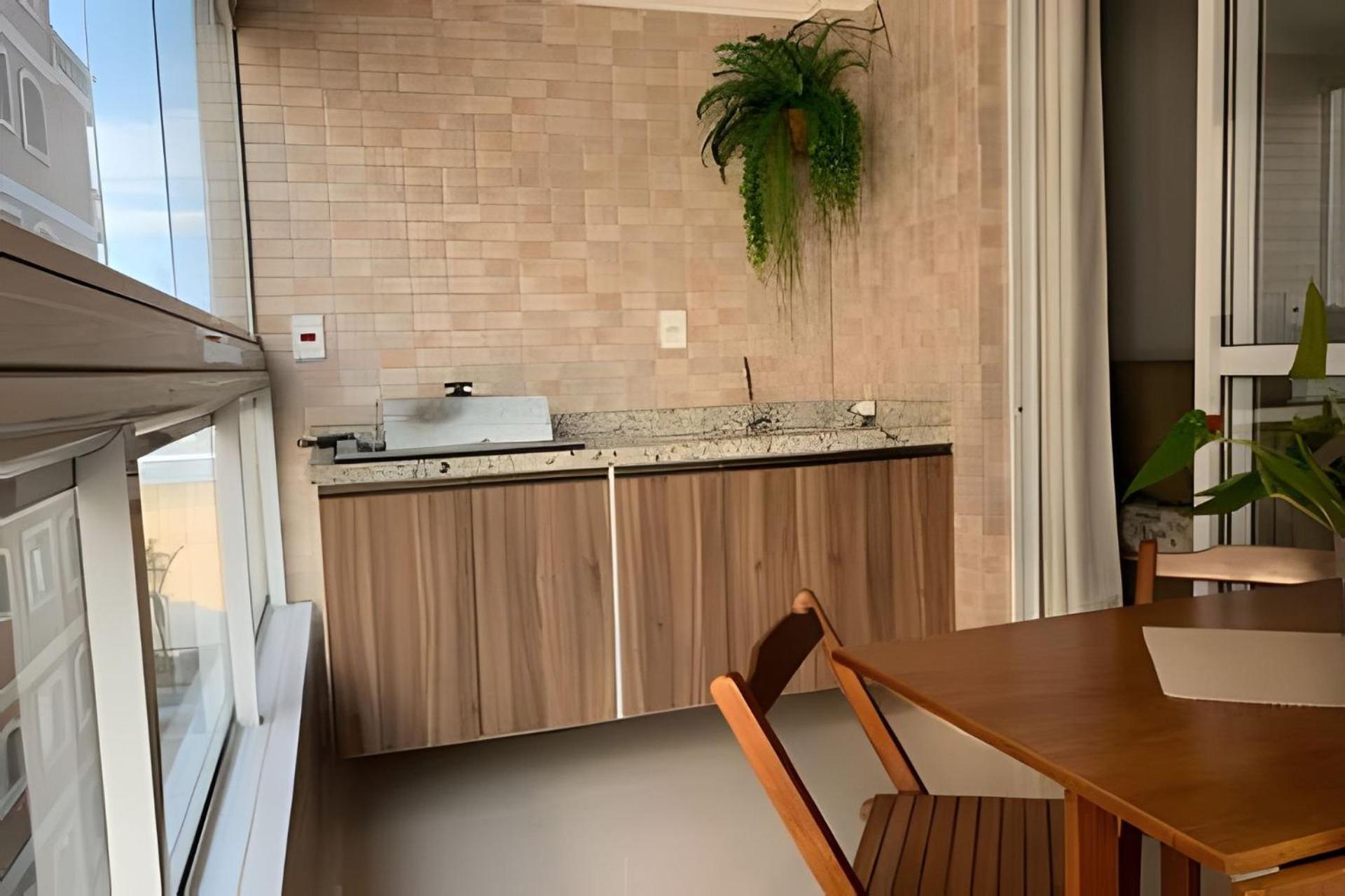 Apartamentos aconchegantes frente mar