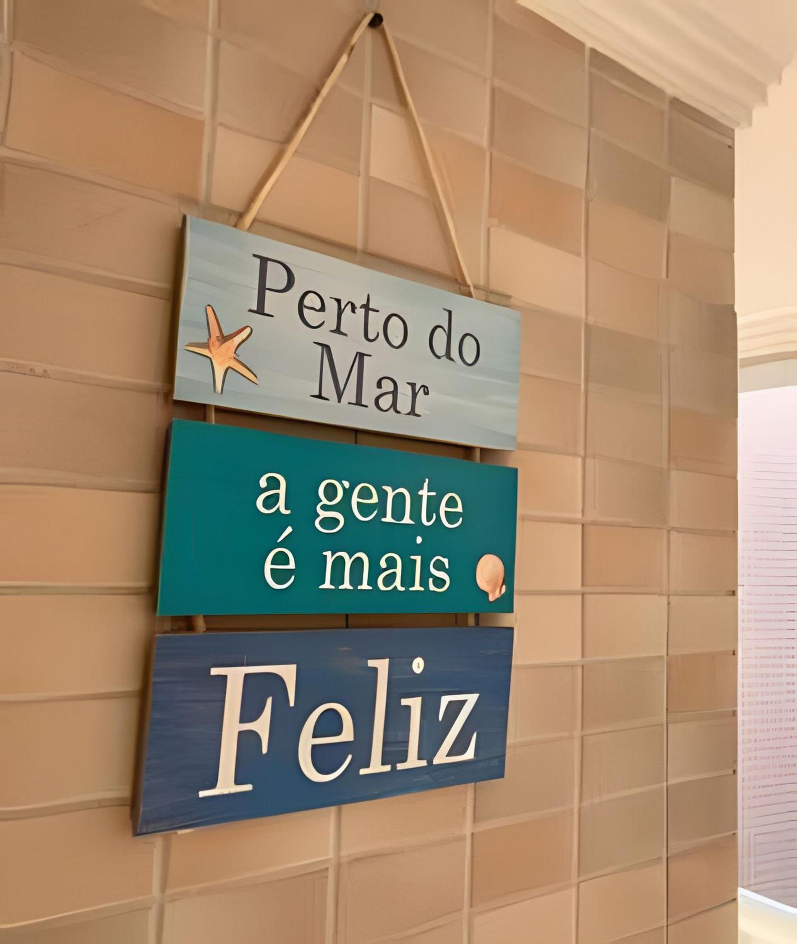 Apartamentos aconchegantes frente mar