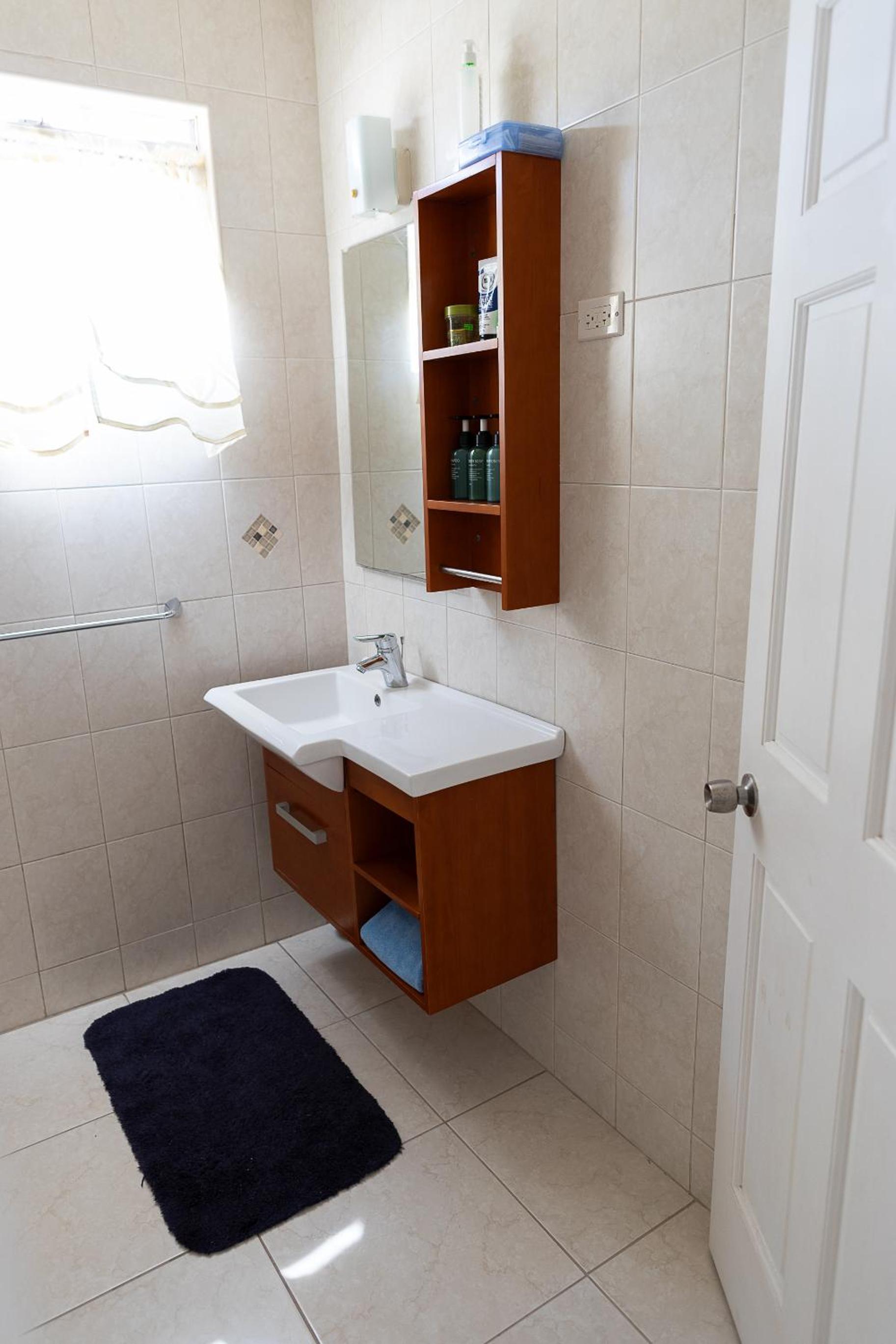 Seashades 2BR 1 full and 1 half bathrooms Condo with pool Close to beach Sleeps 4