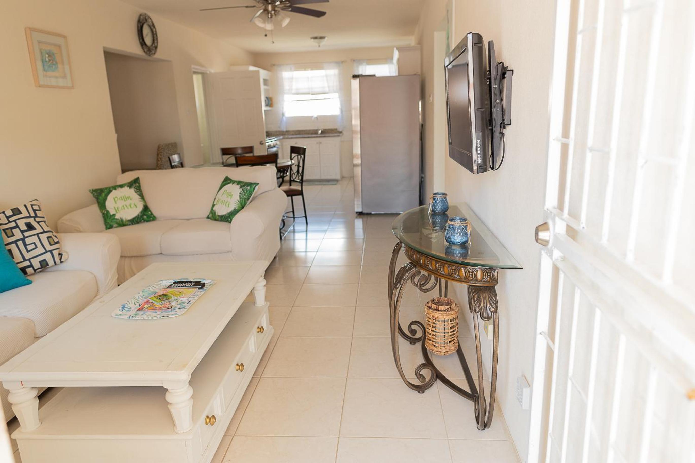 Seashades 2BR 1 full and 1 half bathrooms Condo with pool Close to beach Sleeps 4