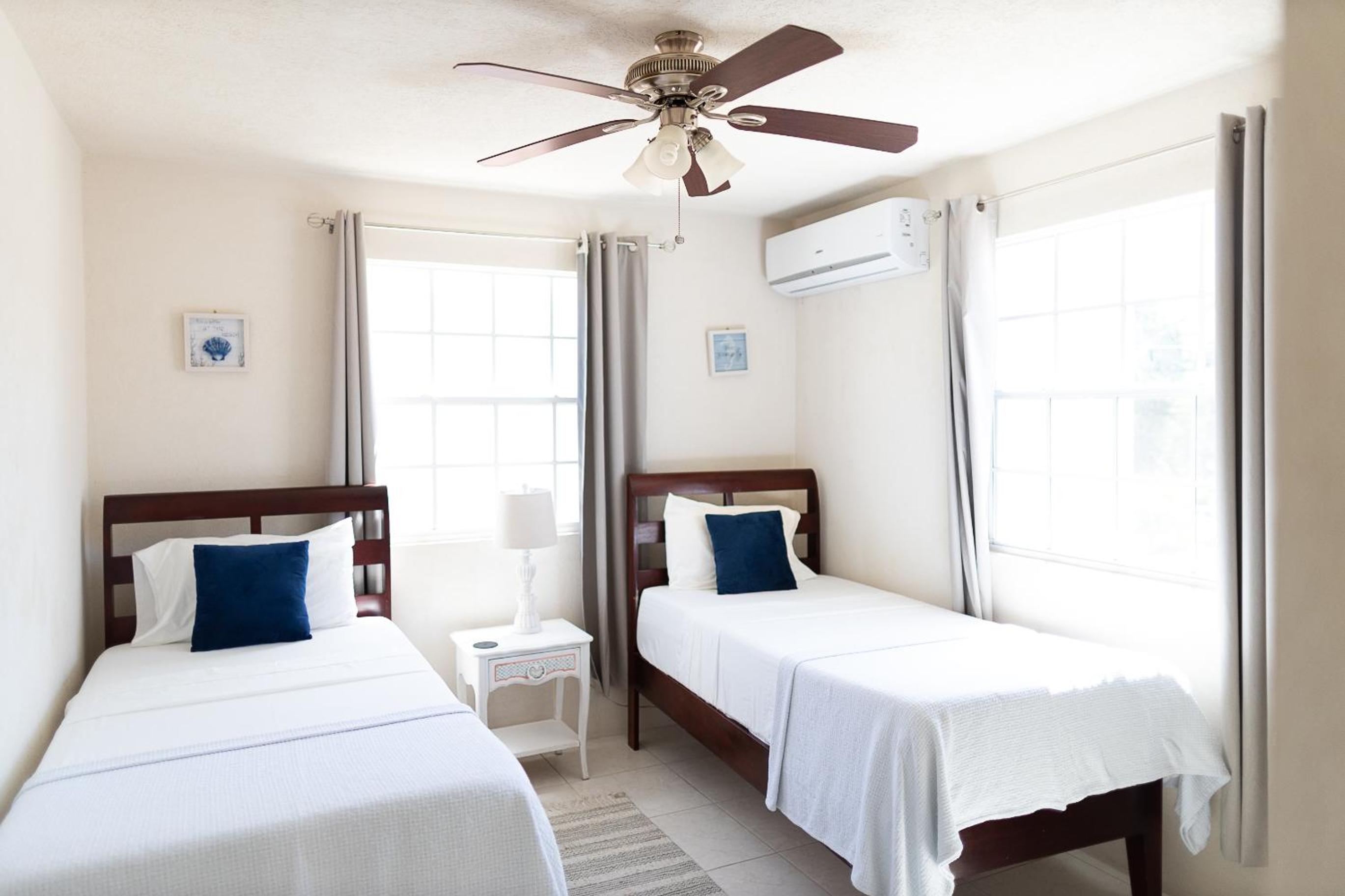 Seashades 2BR 1 full and 1 half bathrooms Condo with pool Close to beach Sleeps 4
