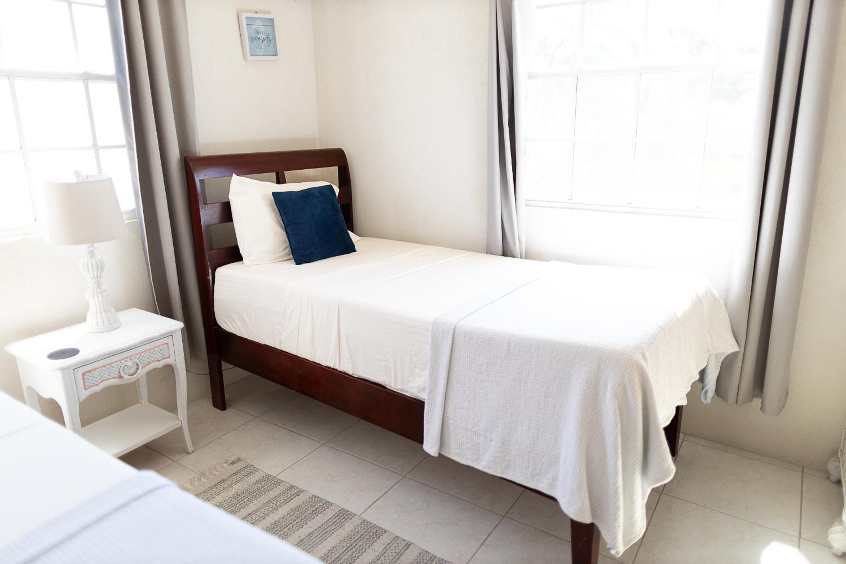 Seashades 2BR 1 full and 1 half bathrooms Condo with pool Close to beach Sleeps 4