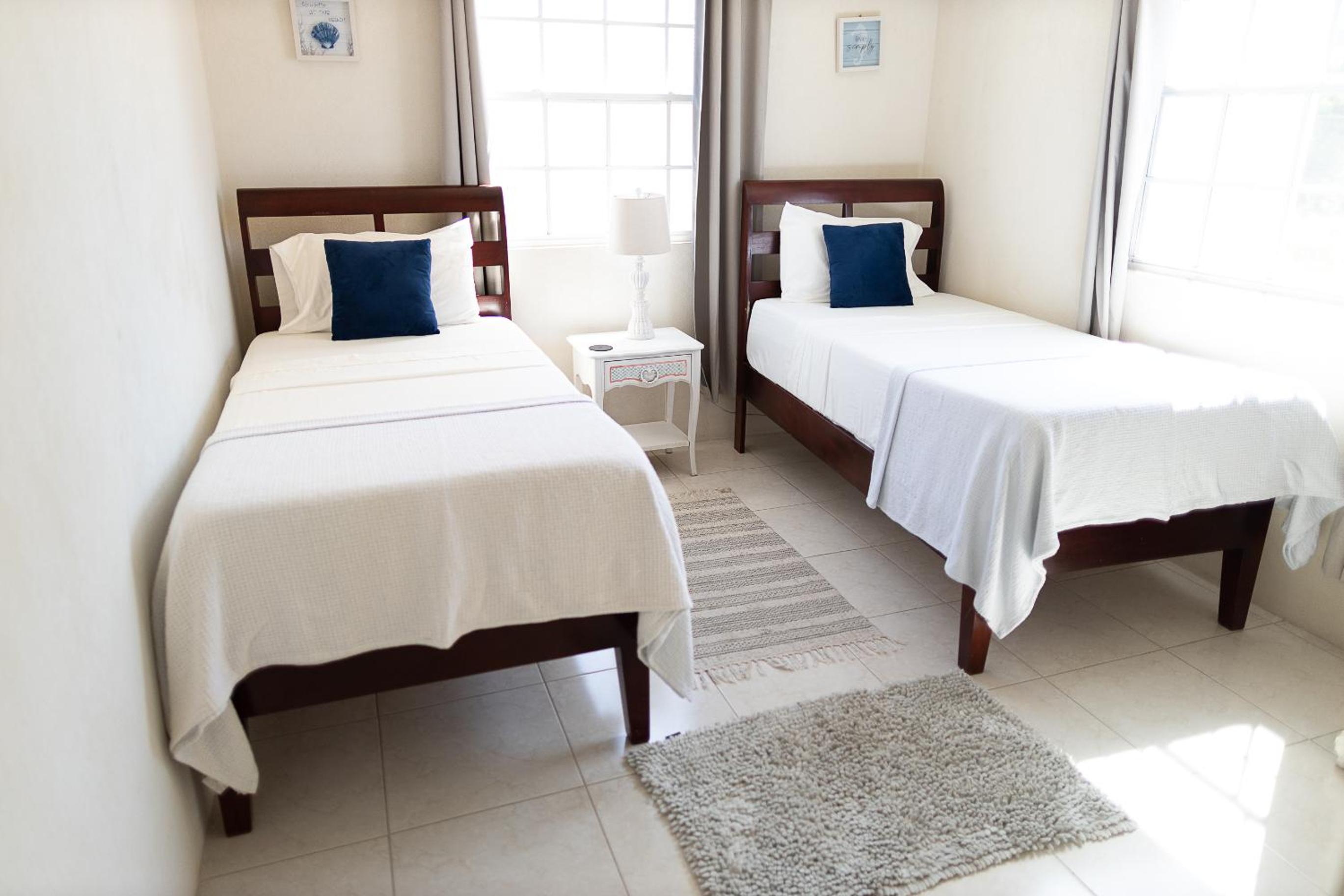 Seashades 2BR 1 full and 1 half bathrooms Condo with pool Close to beach Sleeps 4